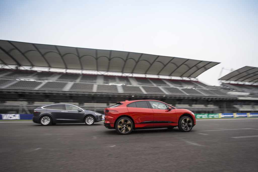 Jaguar I-PACE and Tesla Model X challenge - Autodromo Hermanos Rodriguez