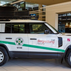 Defender mountain rescue