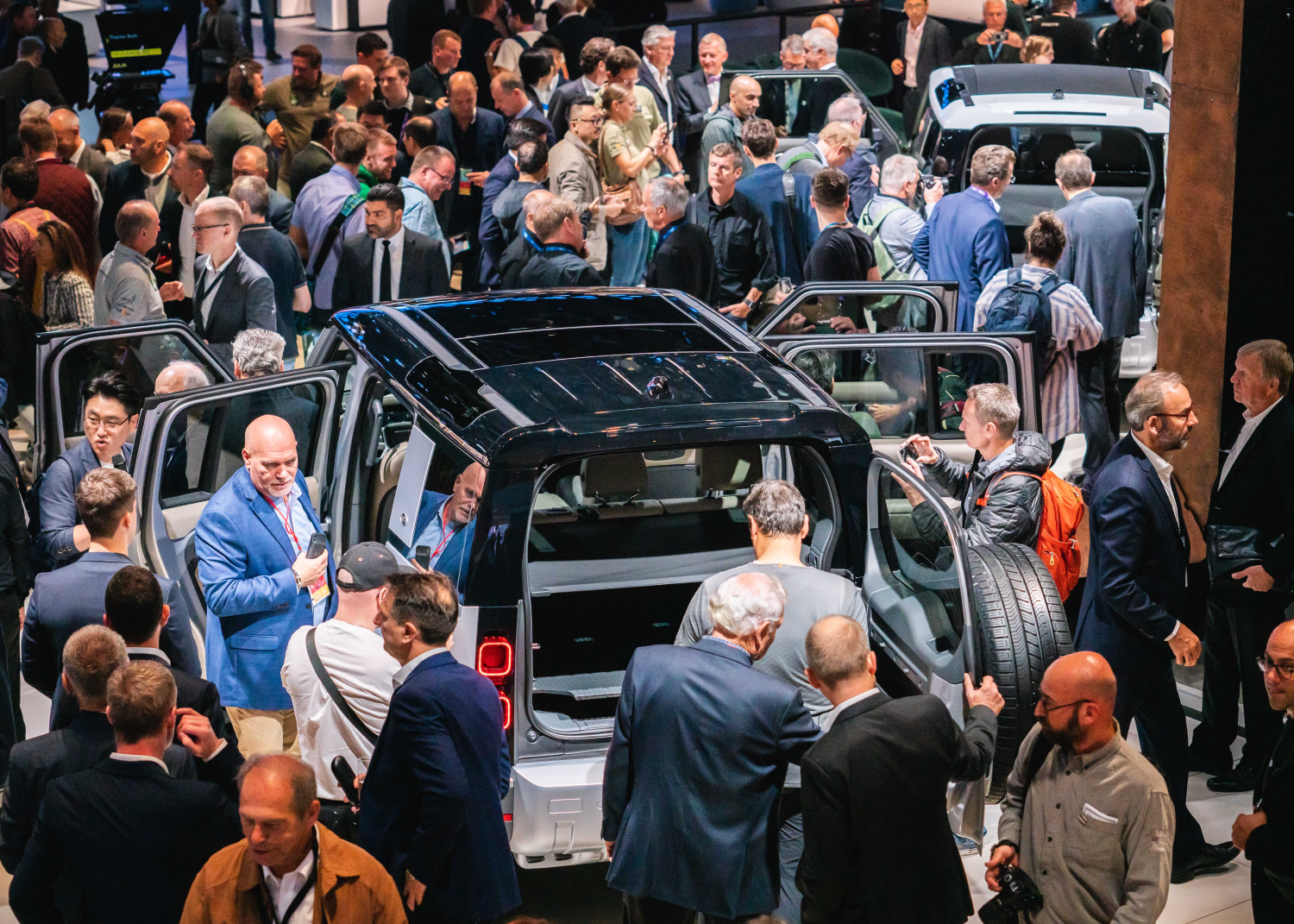 NEW DEFENDER MAKES GLOBAL DEBUT AT FRANKFURT MOTOR SHOW
