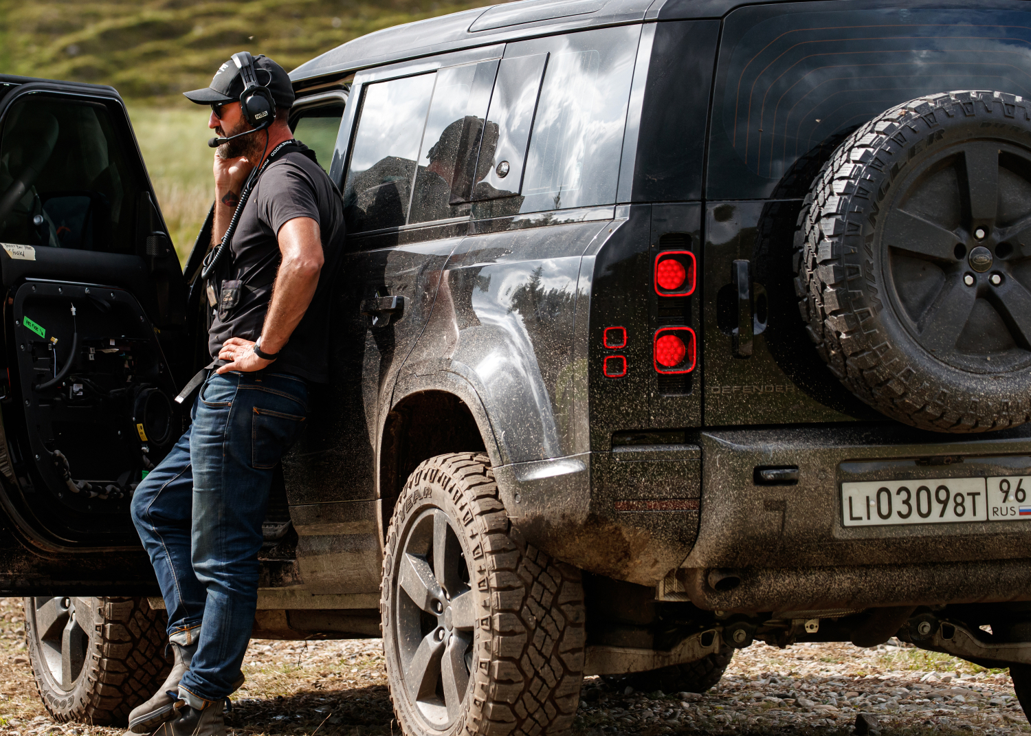  NEW DEFENDER FACES TOUGHEST TEST IN JAMES BOND MOVIE, NO TIME TO DIE