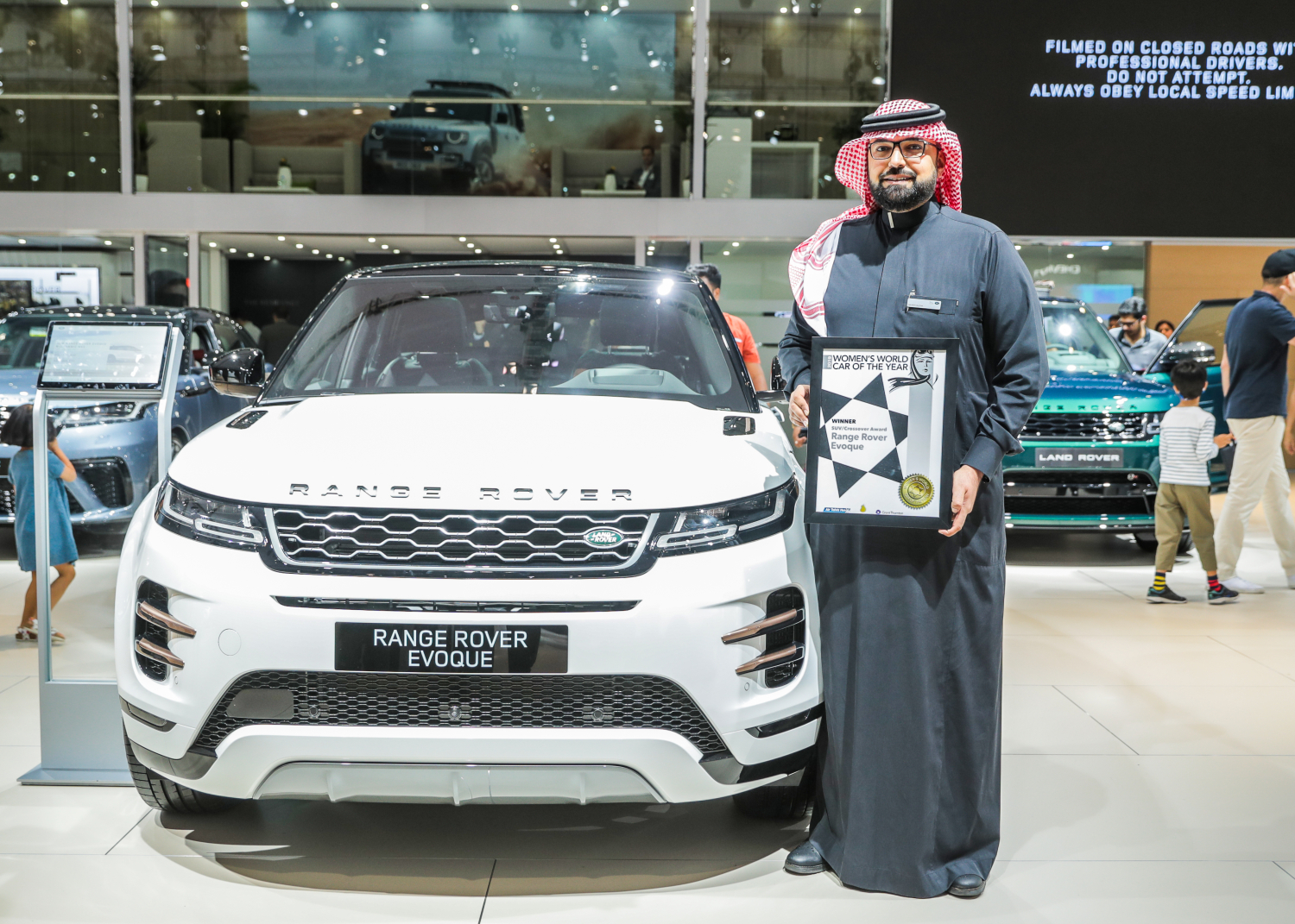 NEW EVOQUE WINS BEST SUV/CROSSOVER AT WWCOTY AWARDS