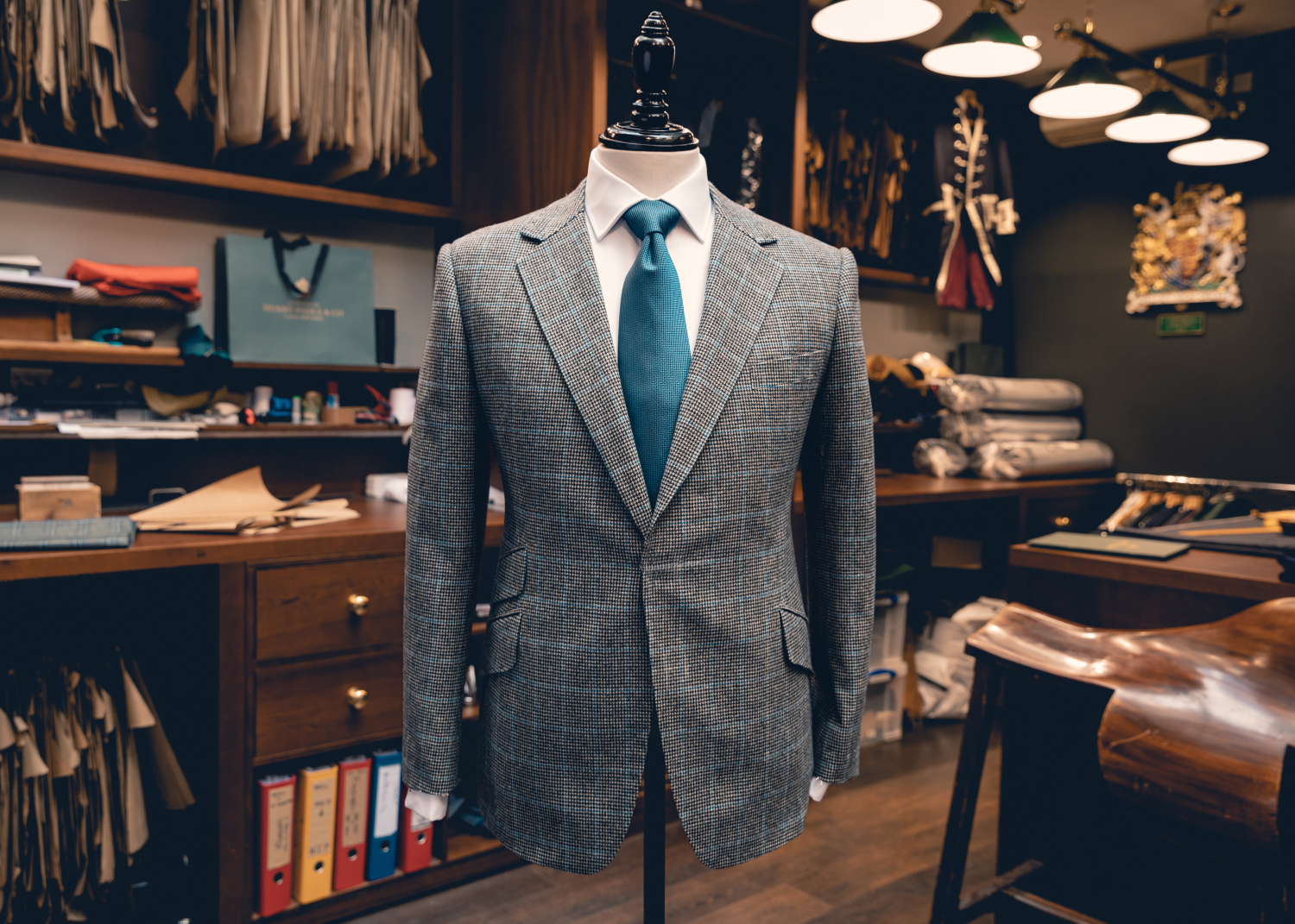 LAND ROVER AND HENRY POOLE CREATE UNIQUE FABRIC TO CELEBRATE 50 YEARS OF RANGE ROVER