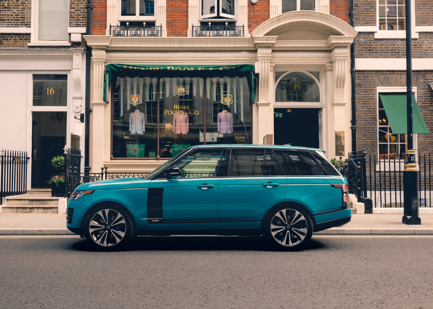 LAND ROVER AND HENRY POOLE CREATE UNIQUE FABRIC TO CELEBRATE 50 YEARS OF RANGE ROVER