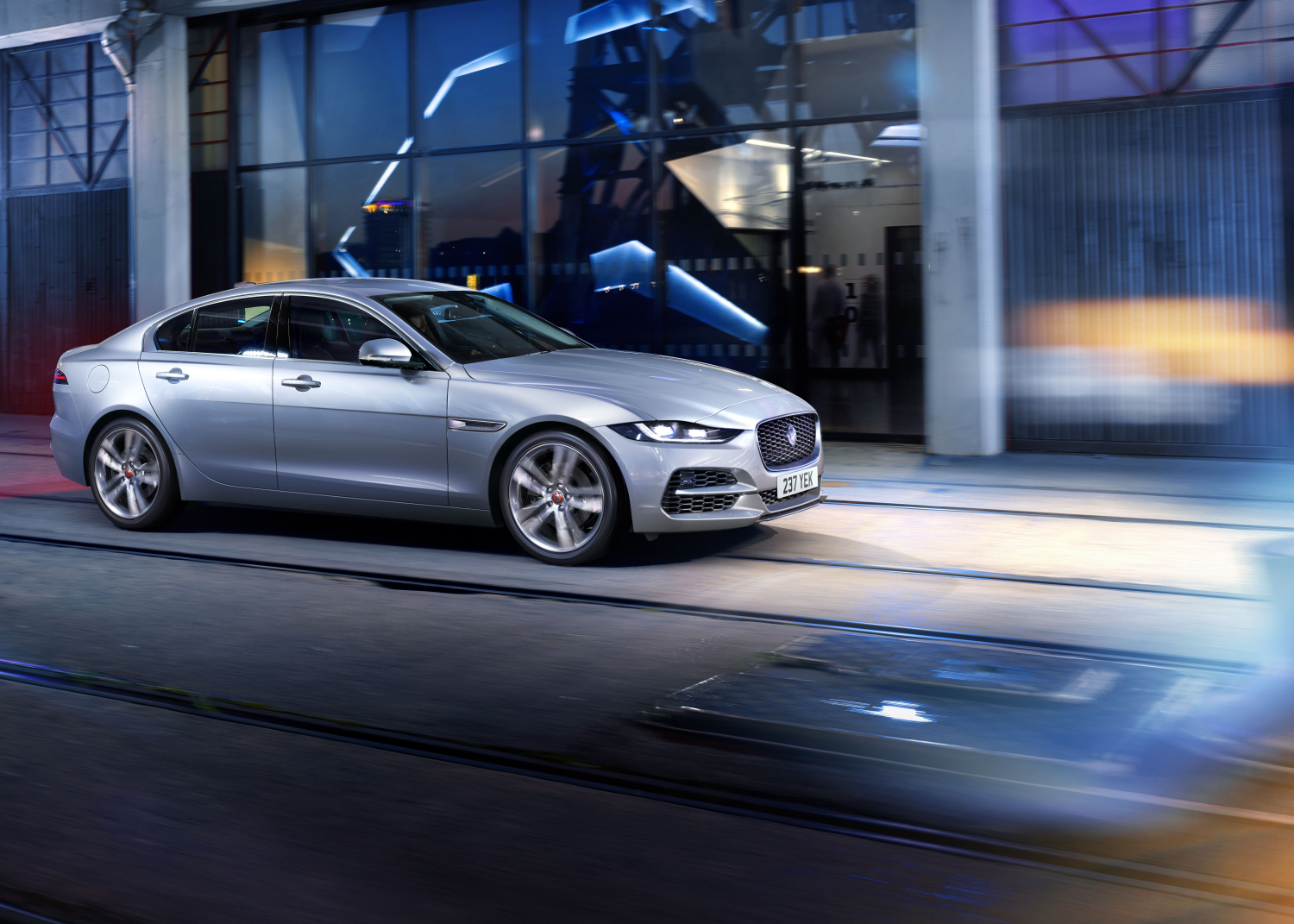  XE 21MY EXTERIOR IMAGE