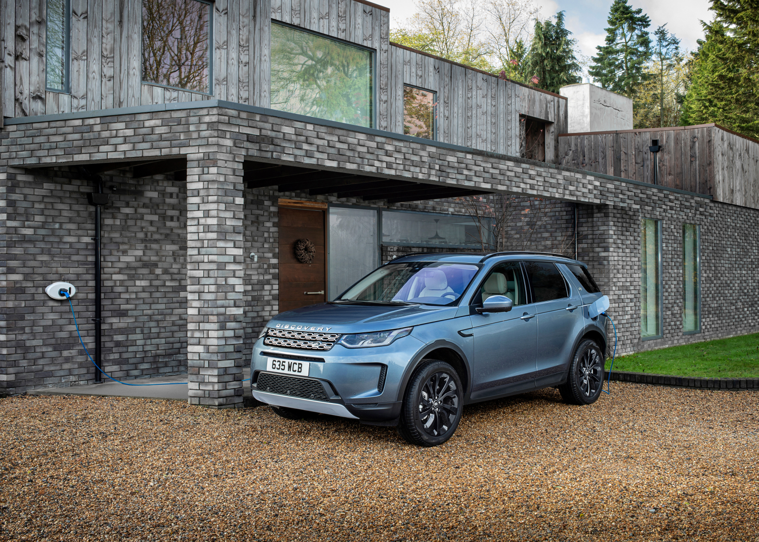 DISCOVERY SPORT SUV NOW AVAILABLE AS PLUG-IN HYBRID