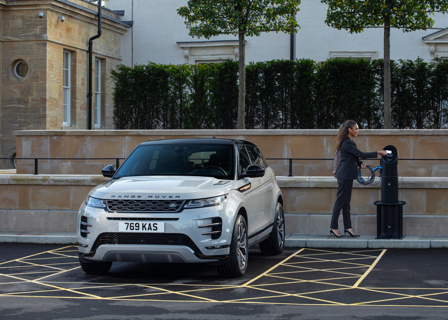 RANGE ROVER EVOQUE NOW AVAILABLE AS PLUG-IN HYBRID