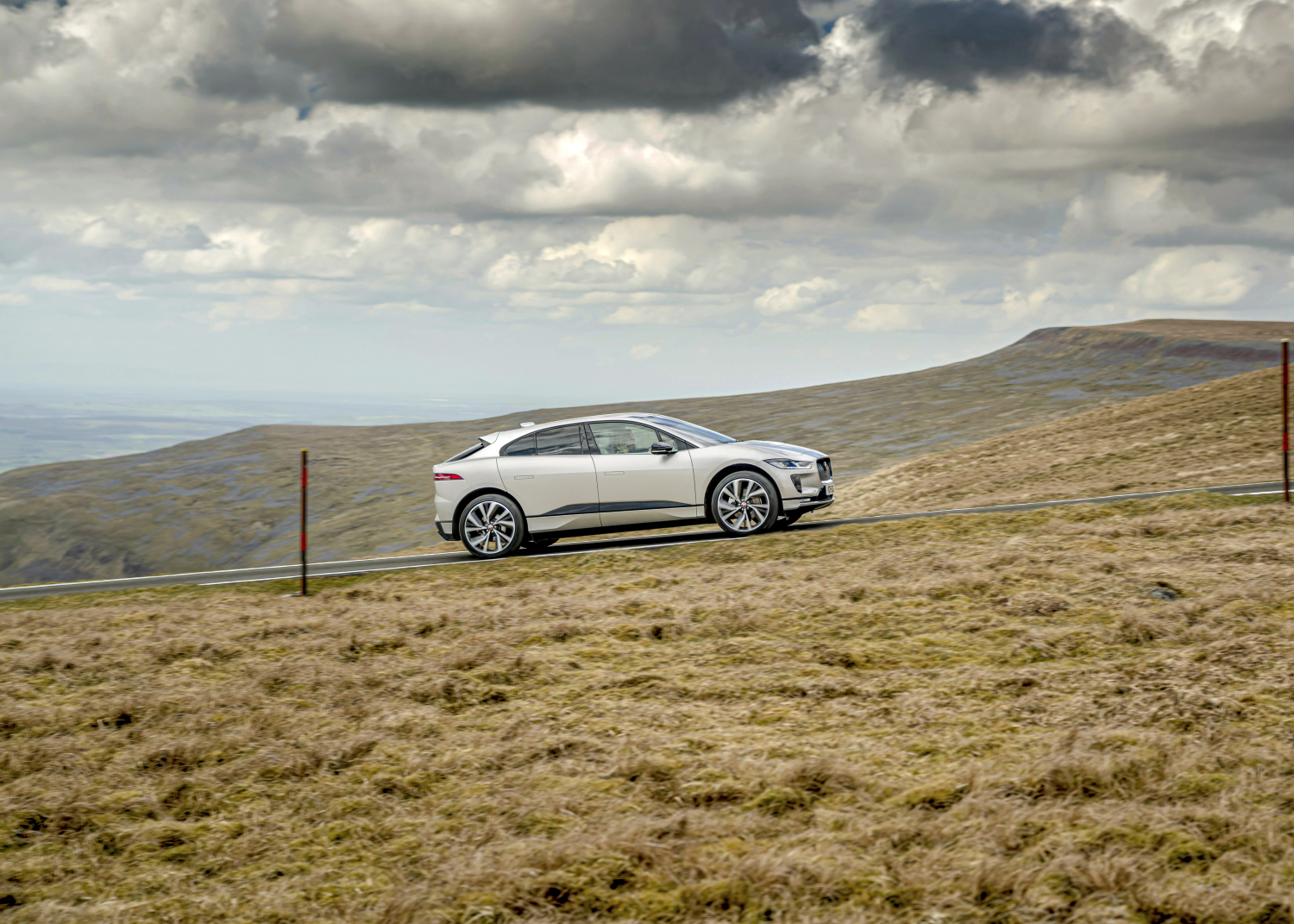  JAGUAR I-PACE COMPLETES EVERESTING CHALLENGE ON A SINGLE CHARGE 