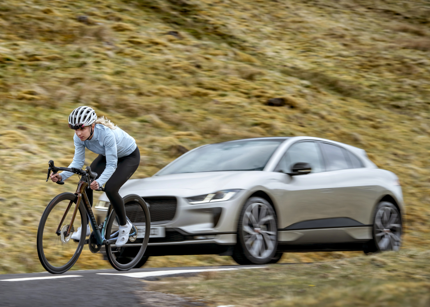  JAGUAR I-PACE COMPLETES EVERESTING CHALLENGE ON A SINGLE CHARGE 