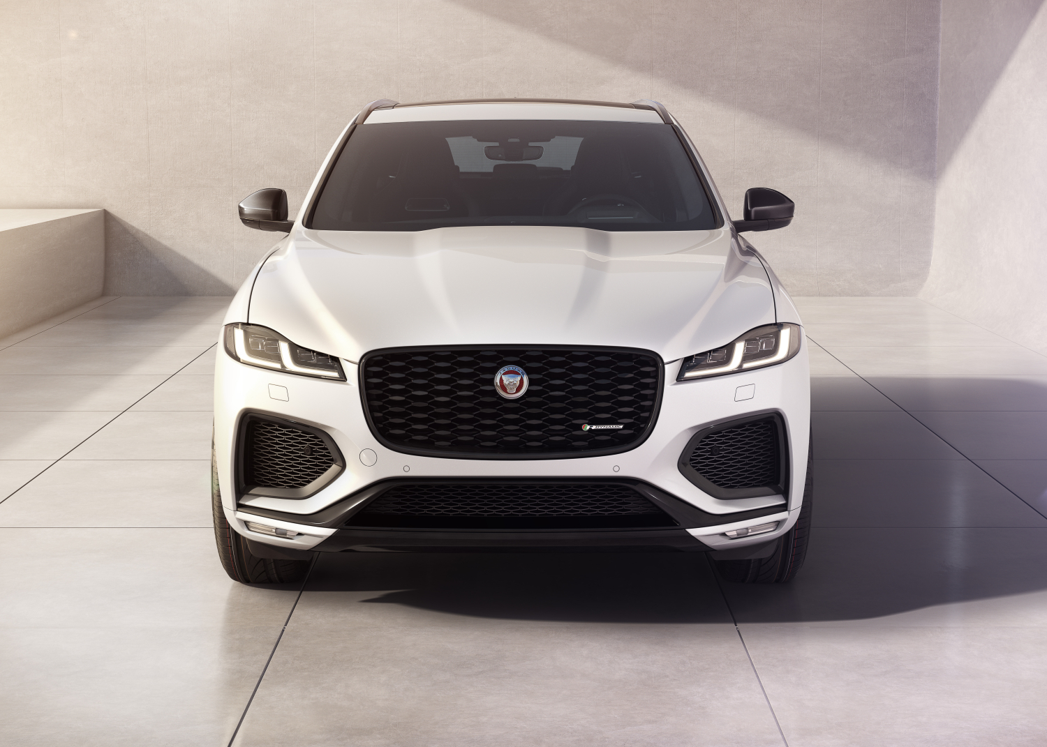  F-PACE R-Dynamic Black - Ostuni White with Ebony interior