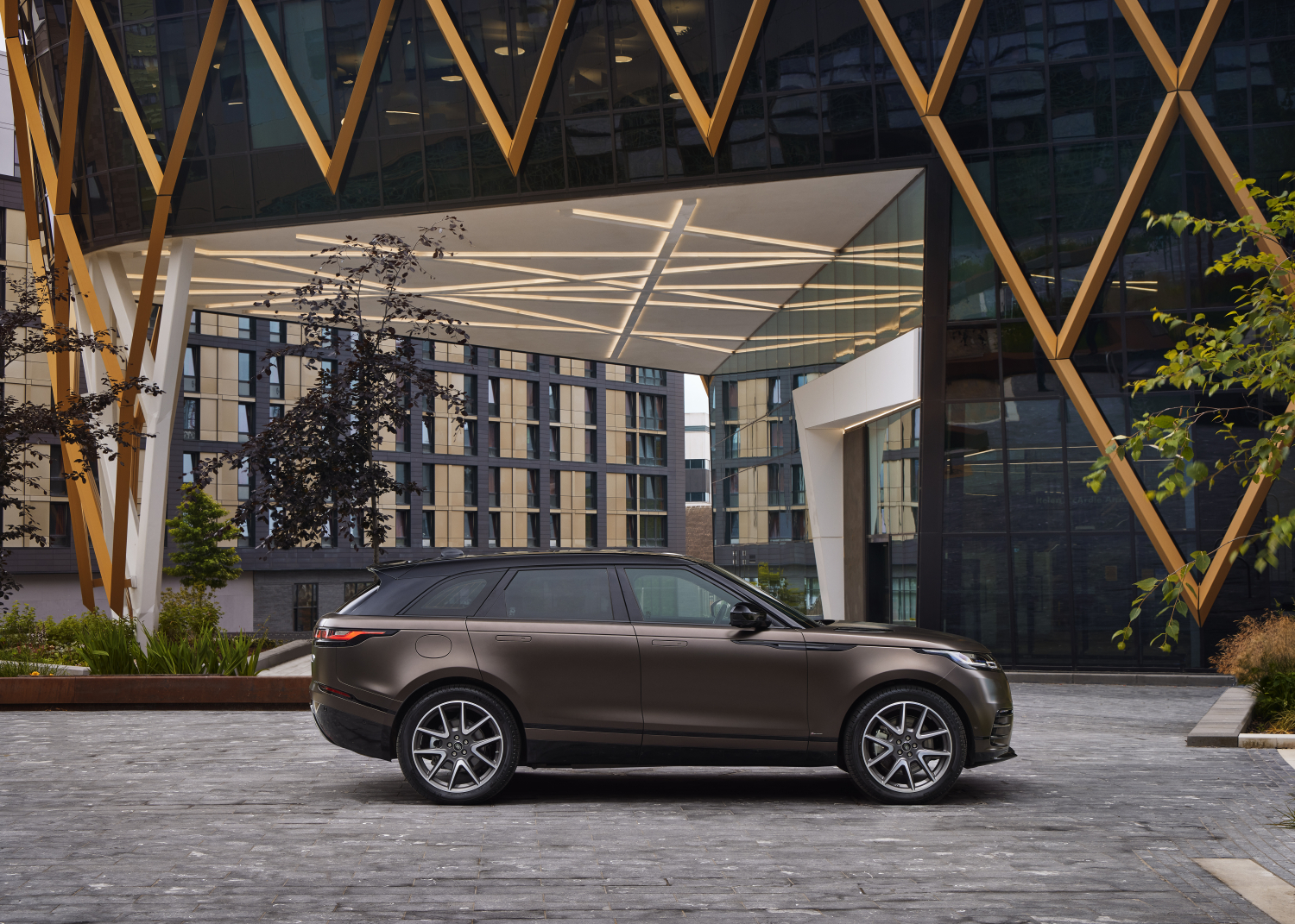 STATIC - RANGE ROVER VELAR (SV BESPOKE PREMIUM PALETTE)