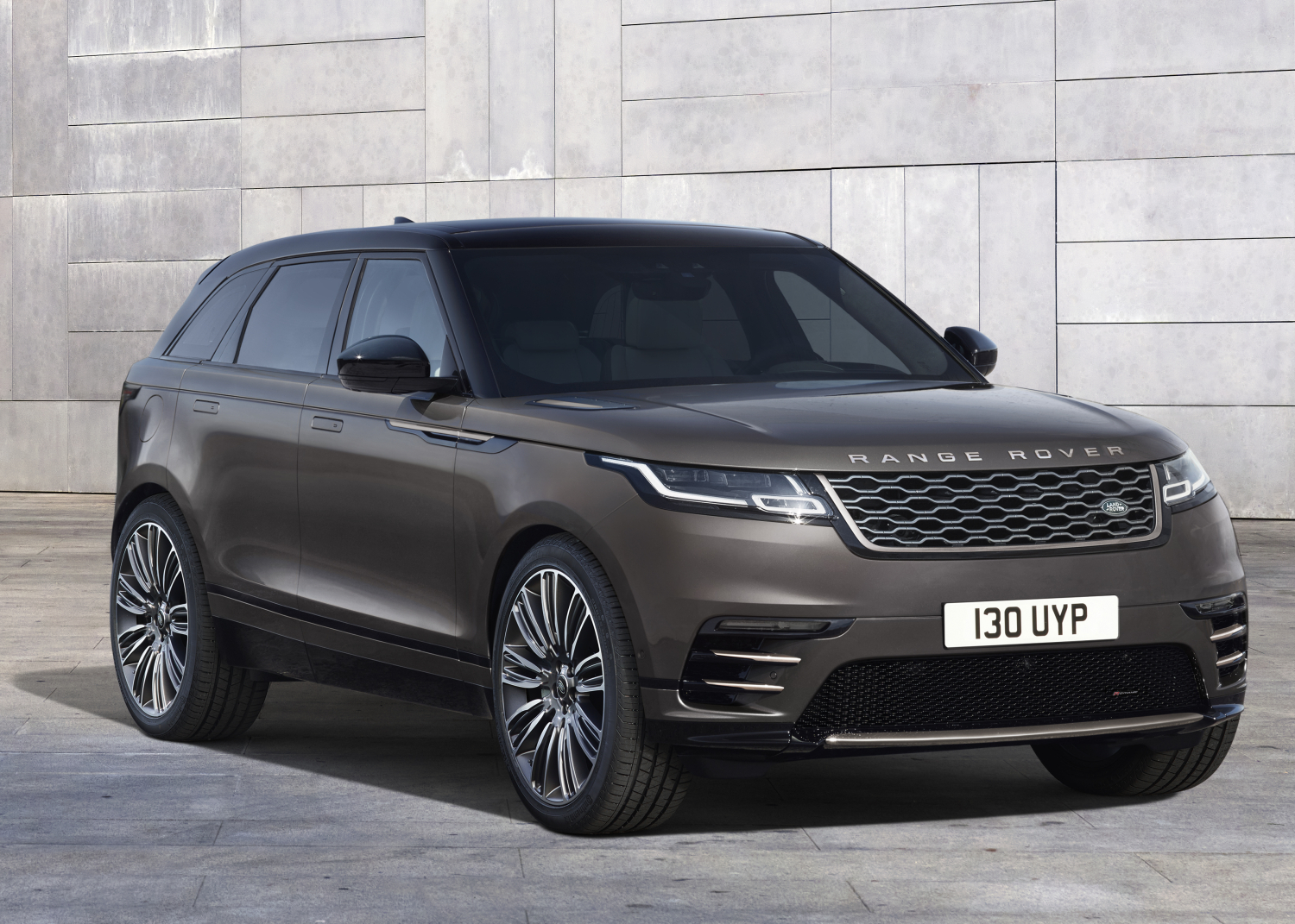 RANGE ROVER VELAR AURIC EDITION 