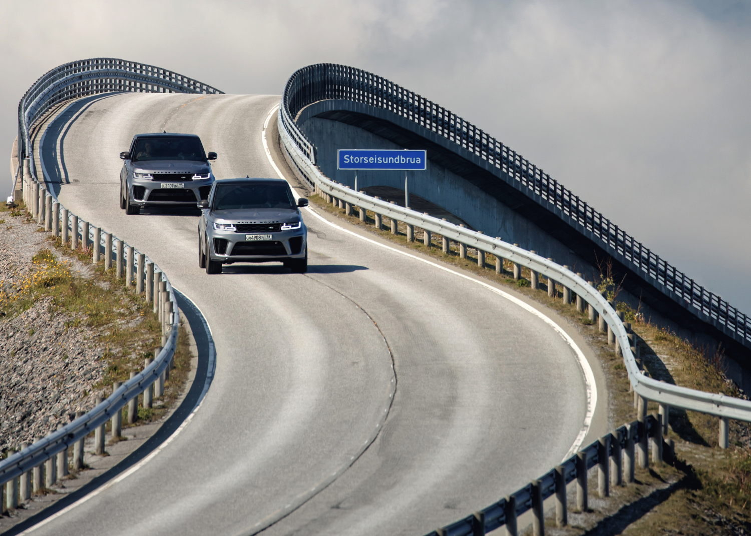 RANGE ROVER SPORT SVR PREPARES TO MAKE AN IMPACT IN NEW JAMES BOND FILM