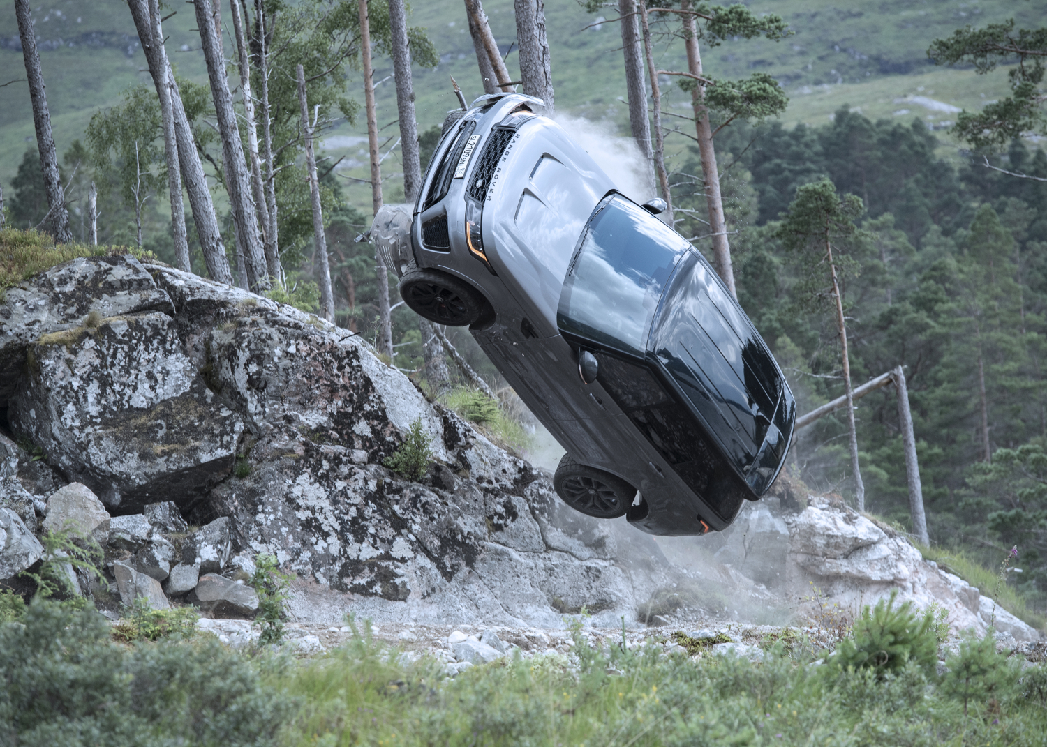 RANGE ROVER SPORT SVR PREPARES TO MAKE AN IMPACT IN NEW JAMES BOND FILM