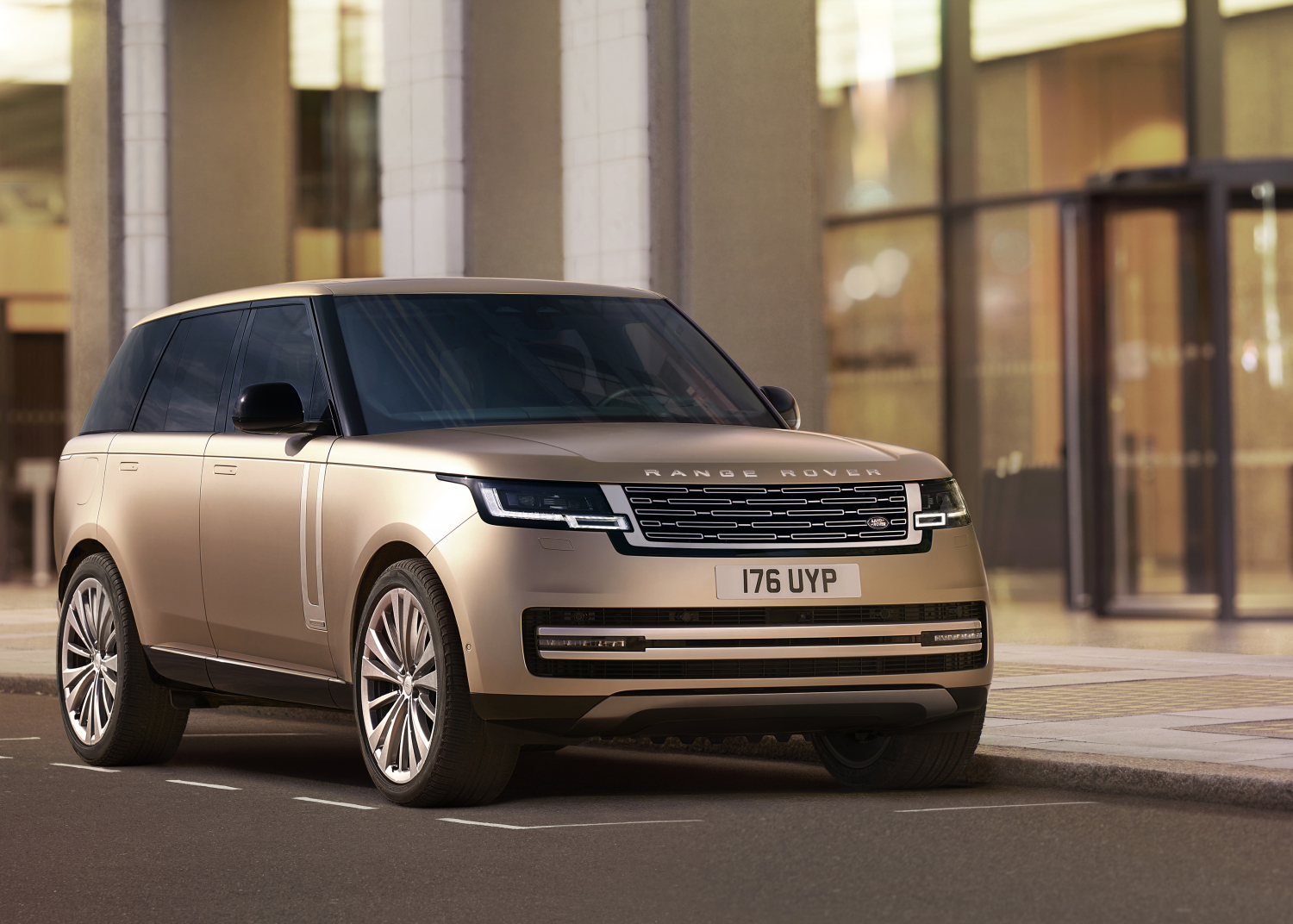  THE NEW RANGE ROVER