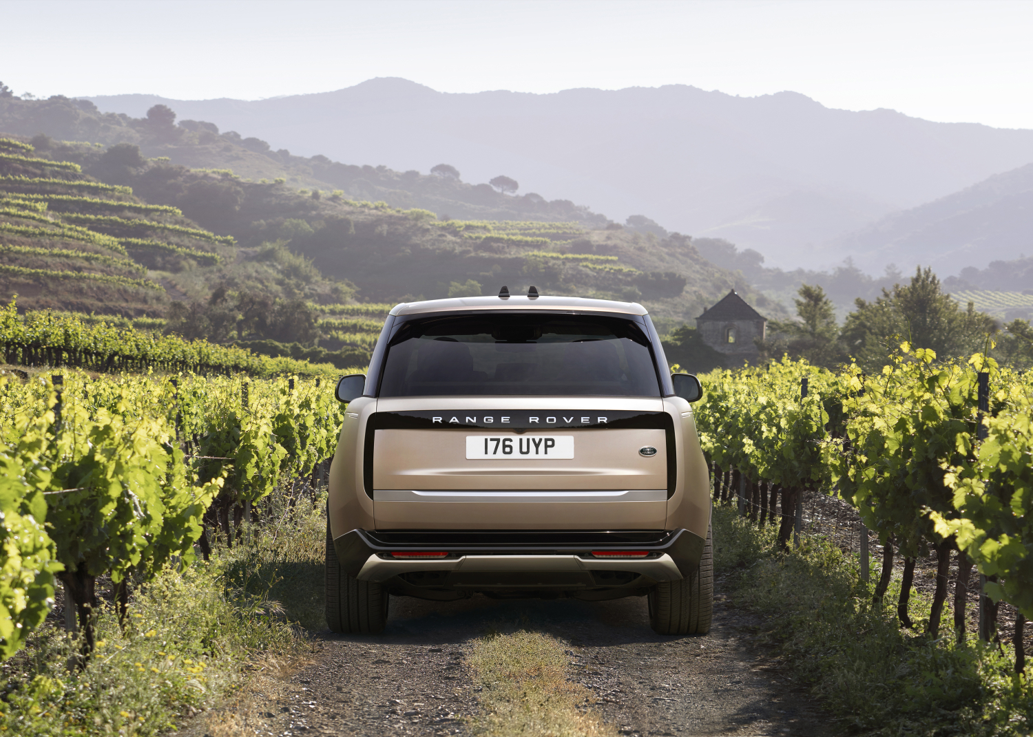  THE NEW RANGE ROVER
