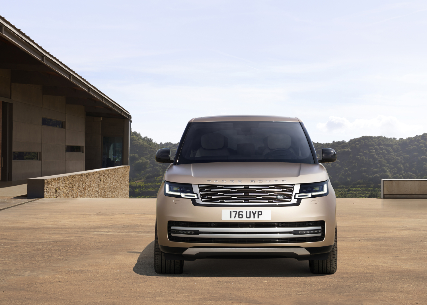  THE NEW RANGE ROVER
