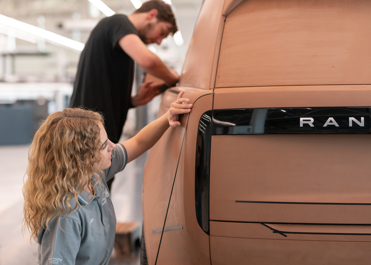  CLAY MODEL - THE NEW RANGE ROVER