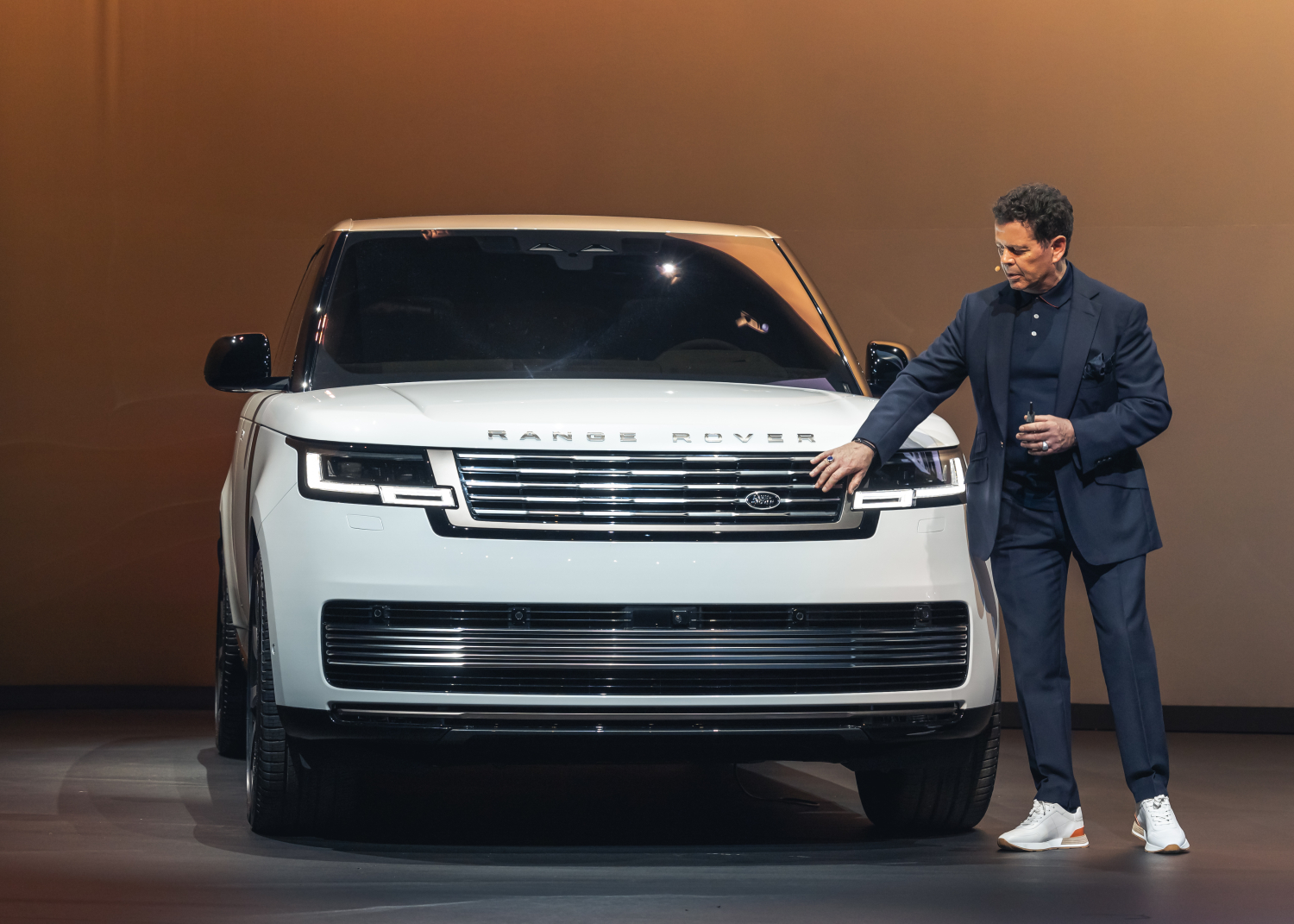 WORLD PREMIERE - THE NEW RANGE ROVER IS UNVEILED