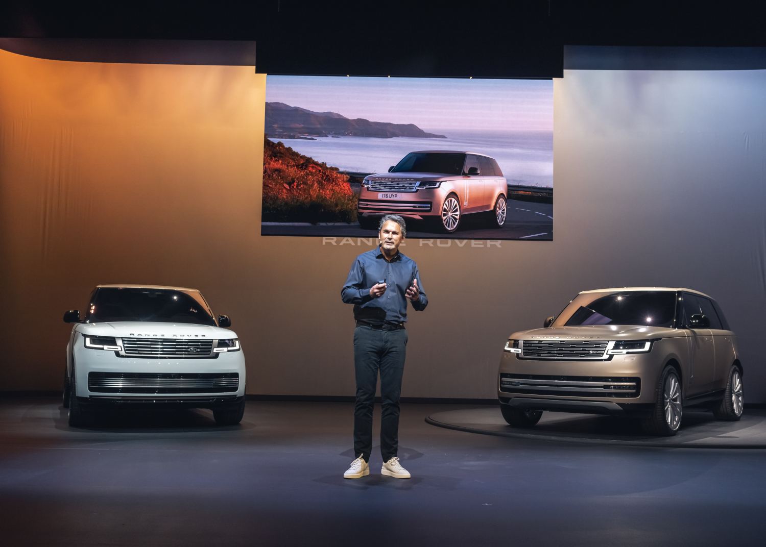 WORLD PREMIERE - THE NEW RANGE ROVER IS UNVEILED