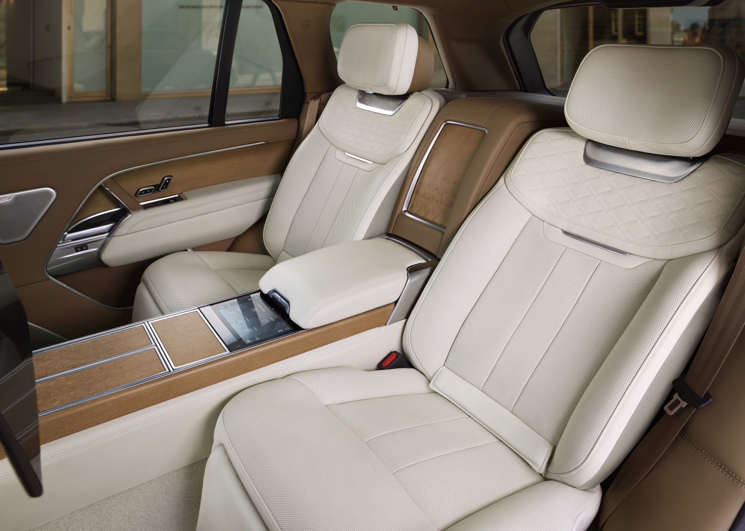 THE NEW RANGE ROVER SV SERENITY LWB