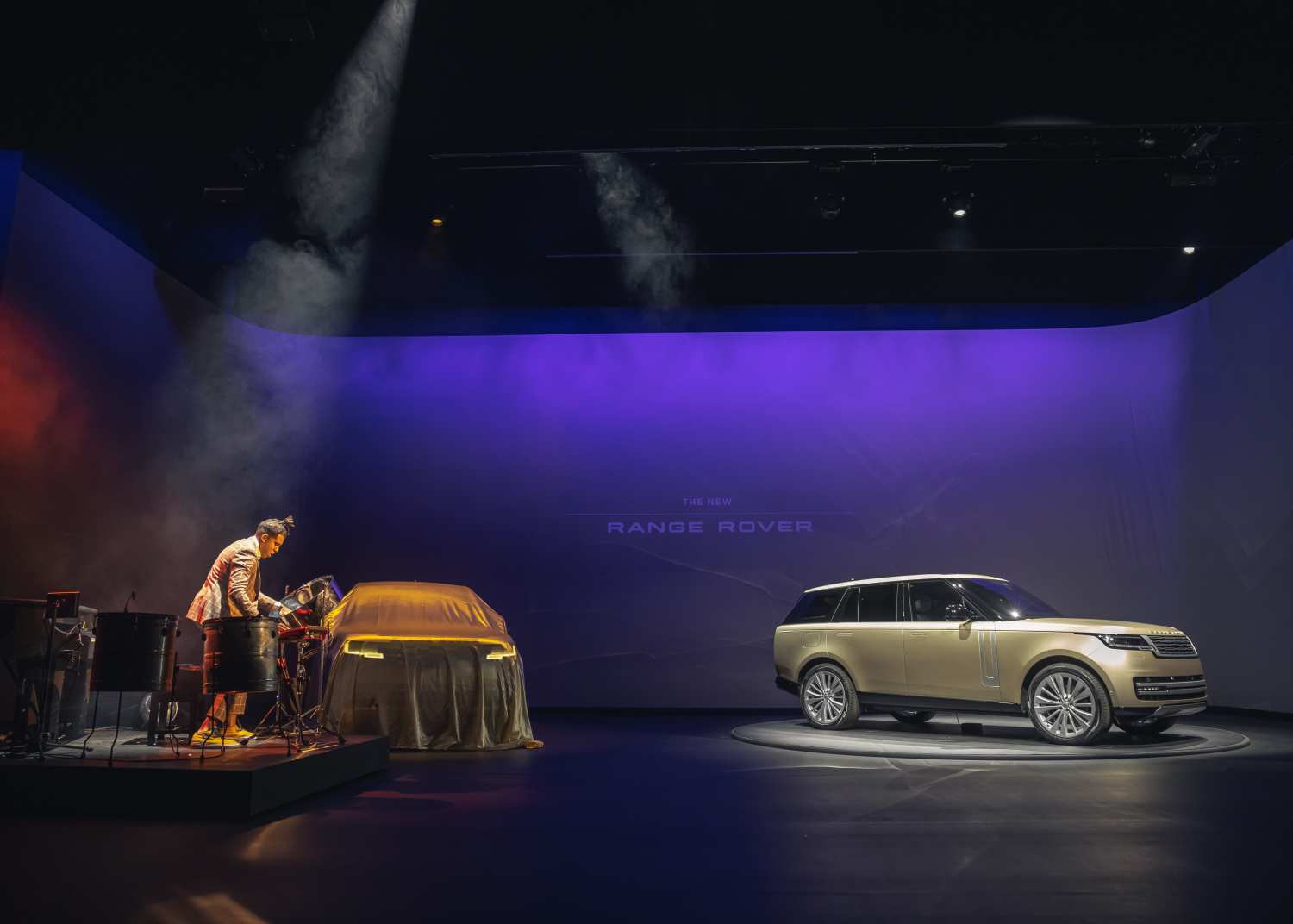 WORLD PREMIERE - THE NEW RANGE ROVER IS UNVEILED