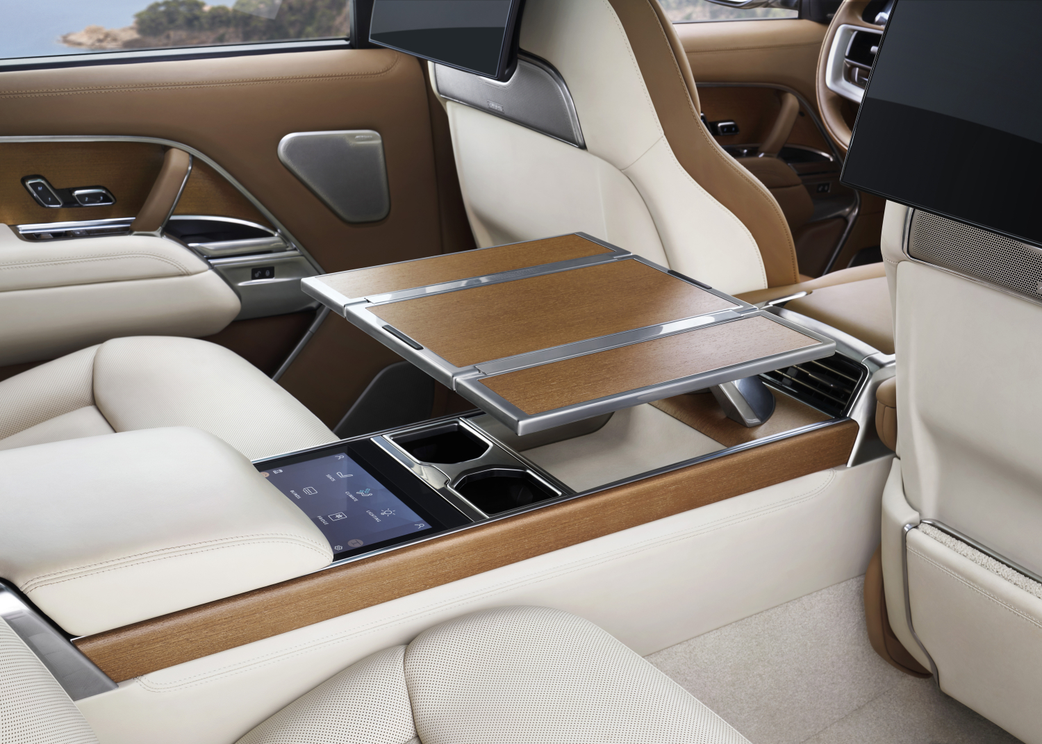 THE NEW RANGE ROVER SV SERENITY LWB