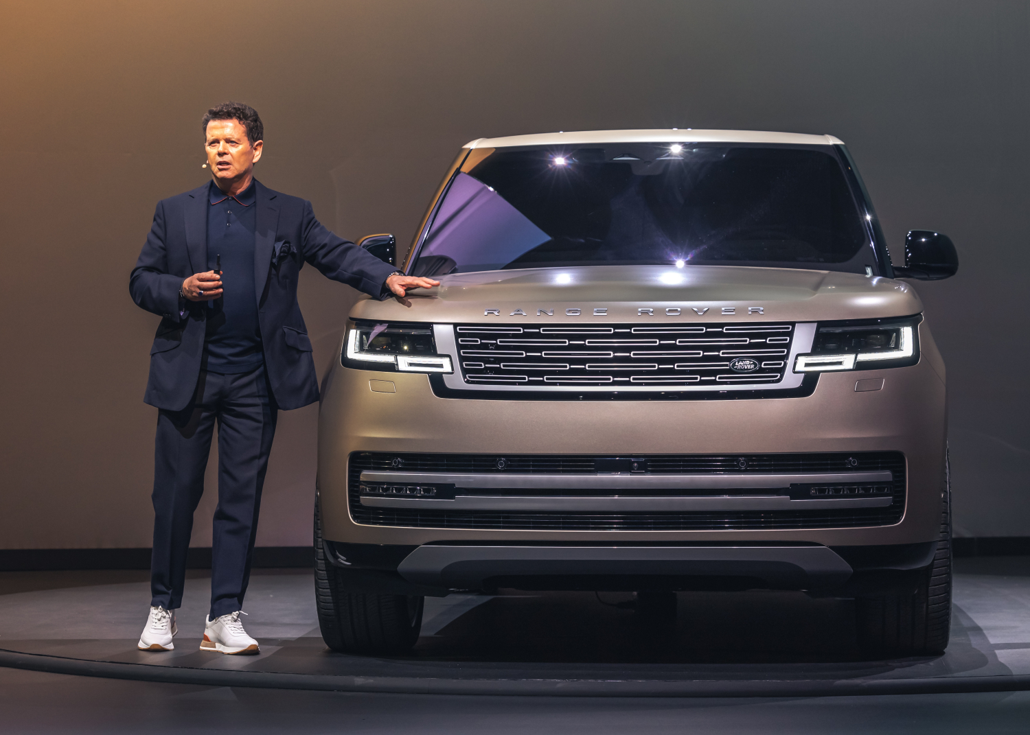 WORLD PREMIERE - THE NEW RANGE ROVER IS UNVEILED