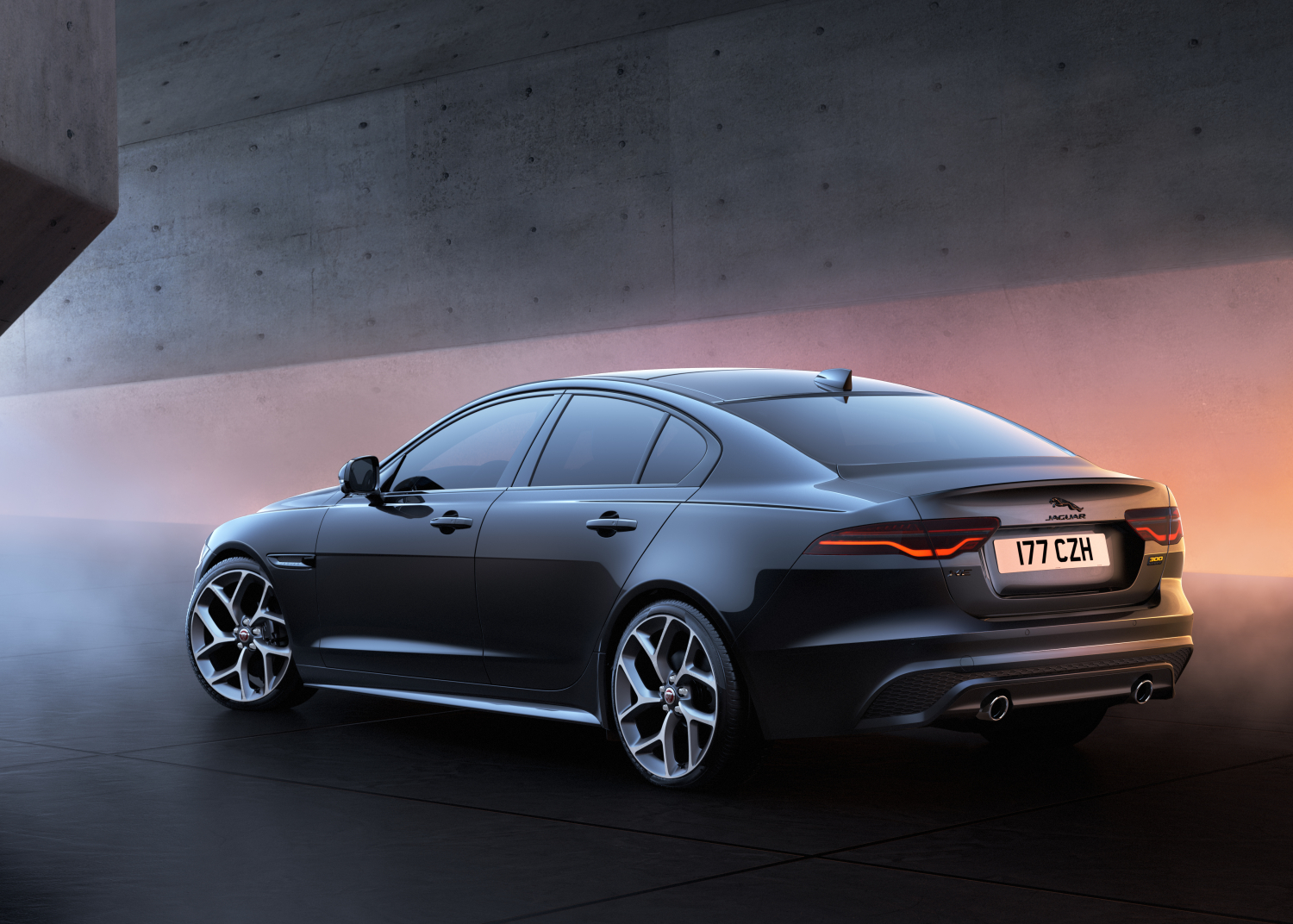 JAGUAR XE 300 SPORT - CARPATHIAN GREY