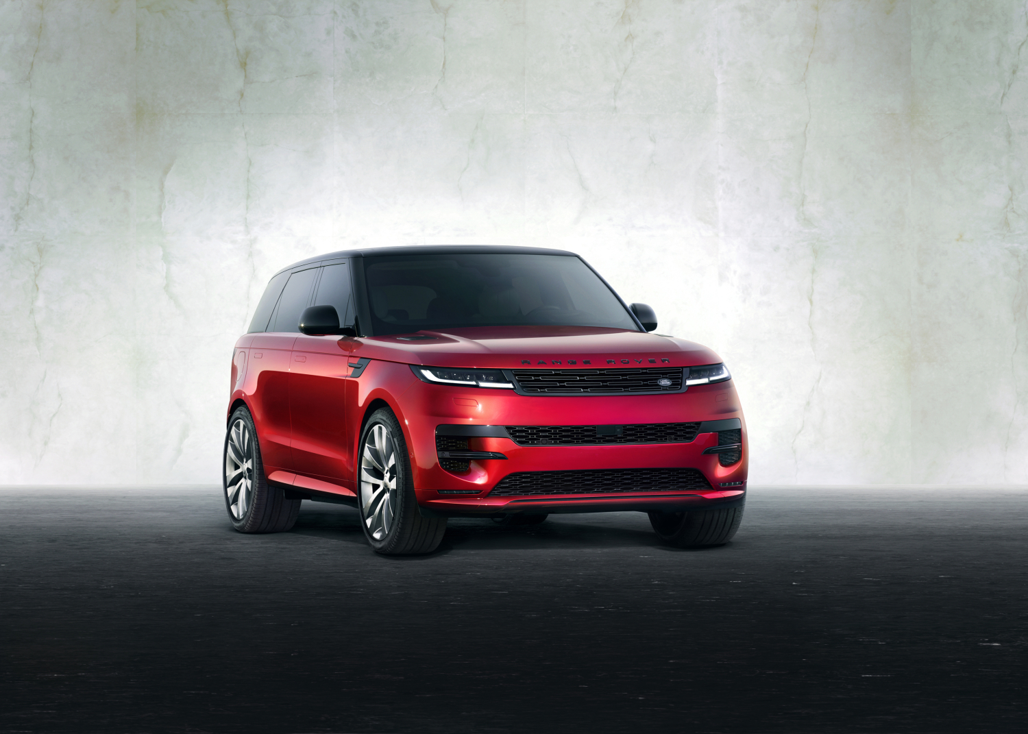 STUDIO - NEW RANGE ROVER SPORT