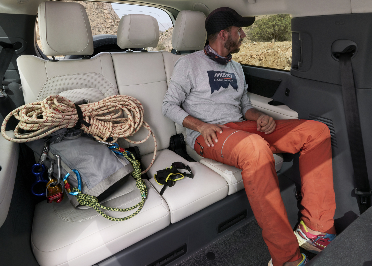 NEW DEFENDER 130 - INTERIOR