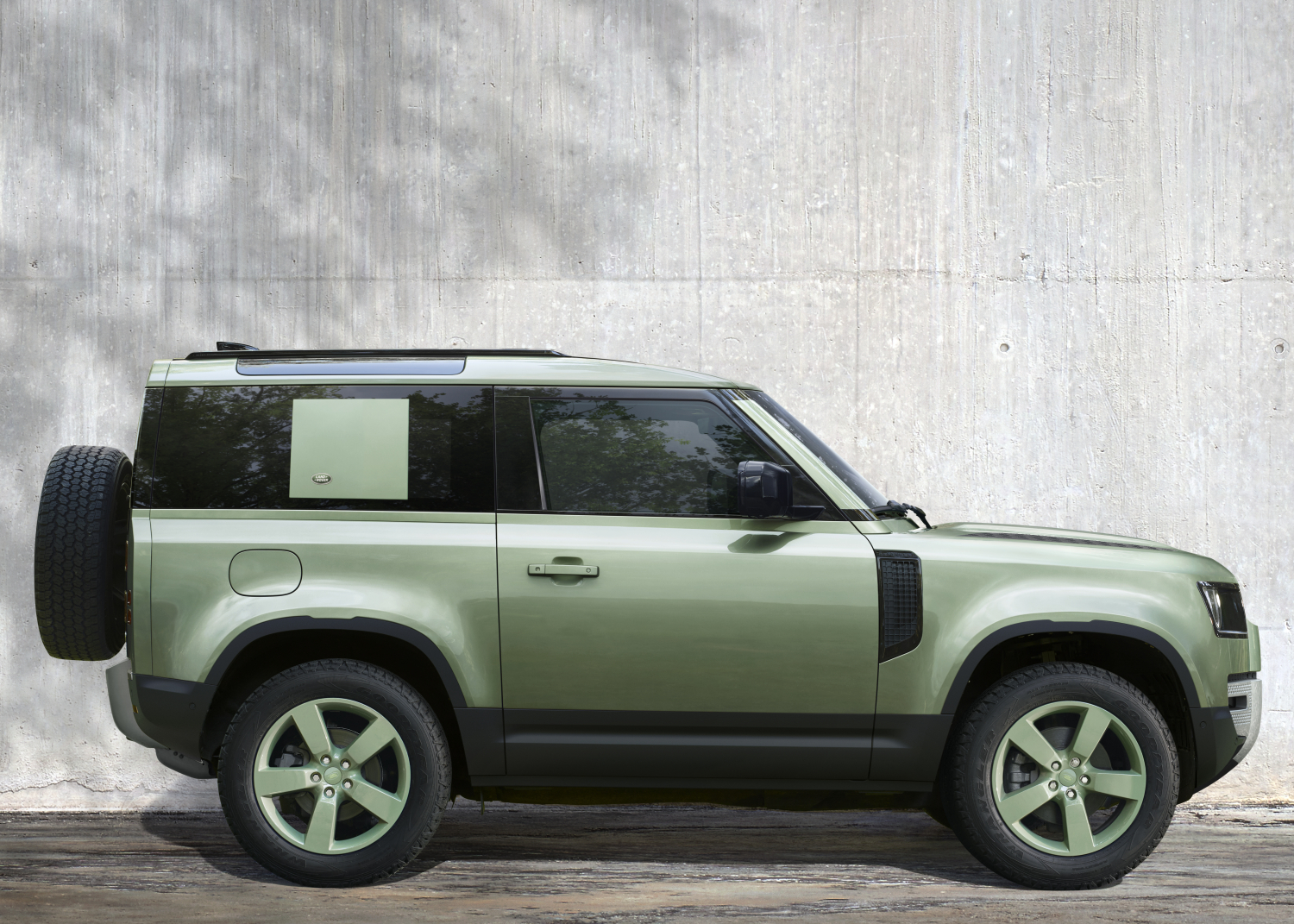 LOCATION - DEFENDER 75TH LIMITED EDITION