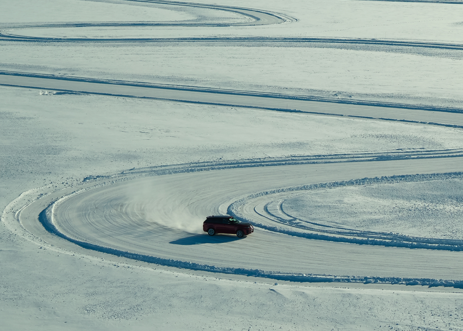 NEW RANGE ROVER SPORT DELIVERS ARCTIC THRILLS ON ICE ACADEMY EXPERIENCE