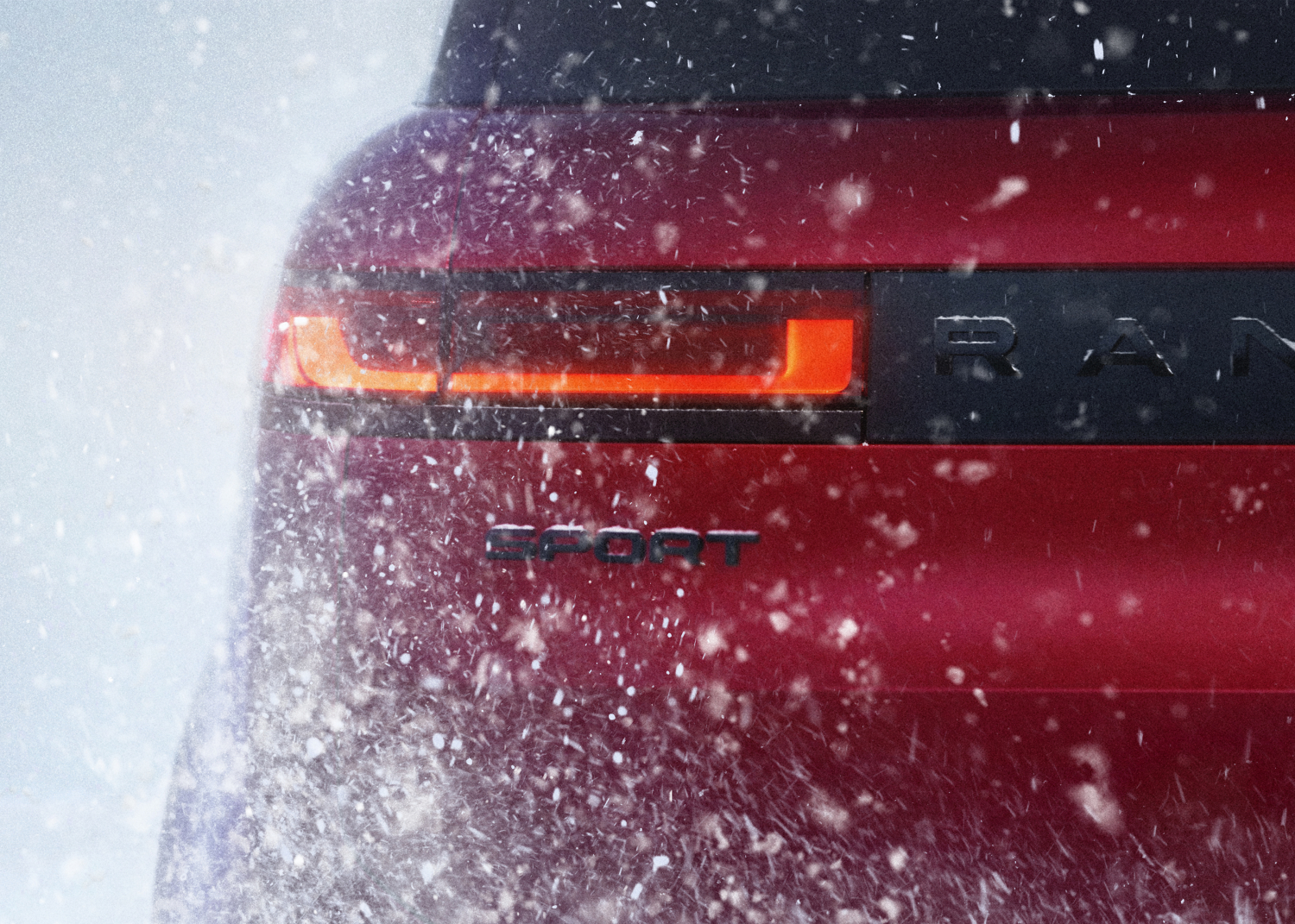 NEW RANGE ROVER SPORT DELIVERS ARCTIC THRILLS ON ICE ACADEMY EXPERIENCE