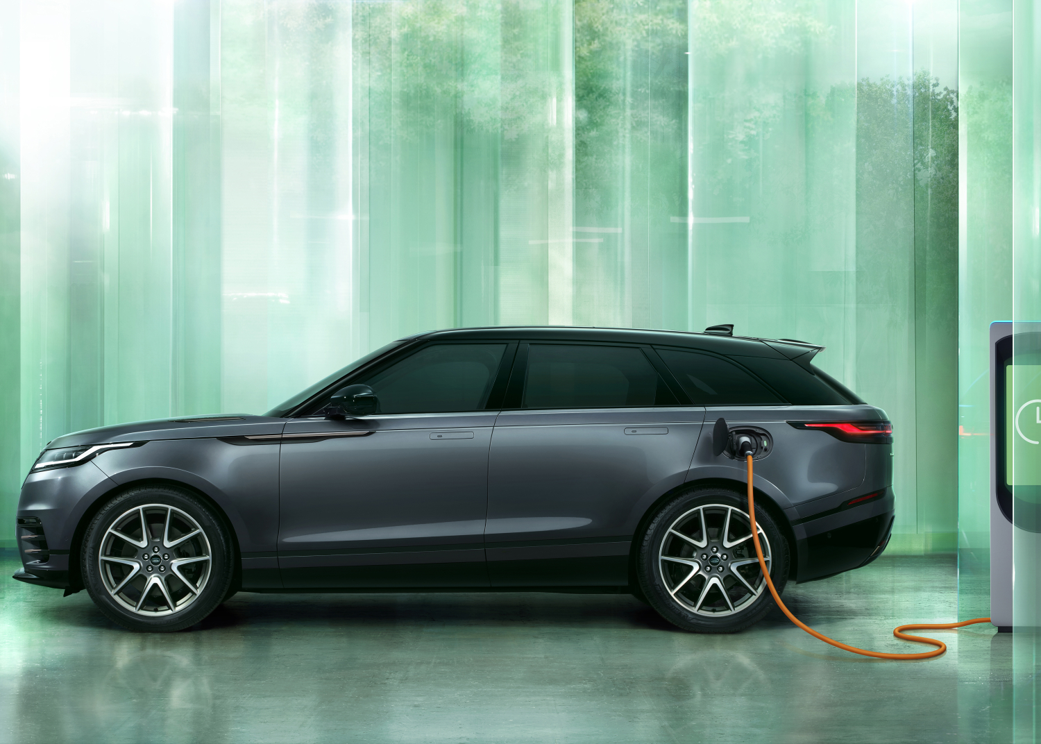 STUDIO (PHEV) - NEW RANGE ROVER VELAR