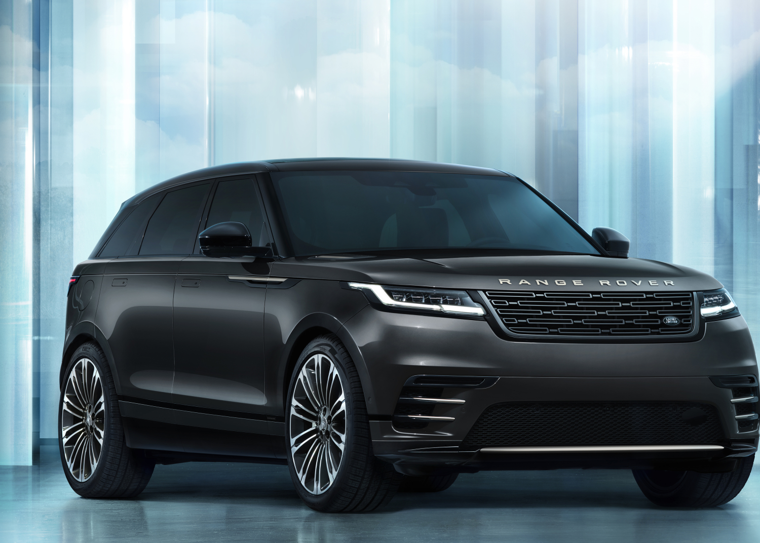 STUDIO - NEW RANGE ROVER VELAR