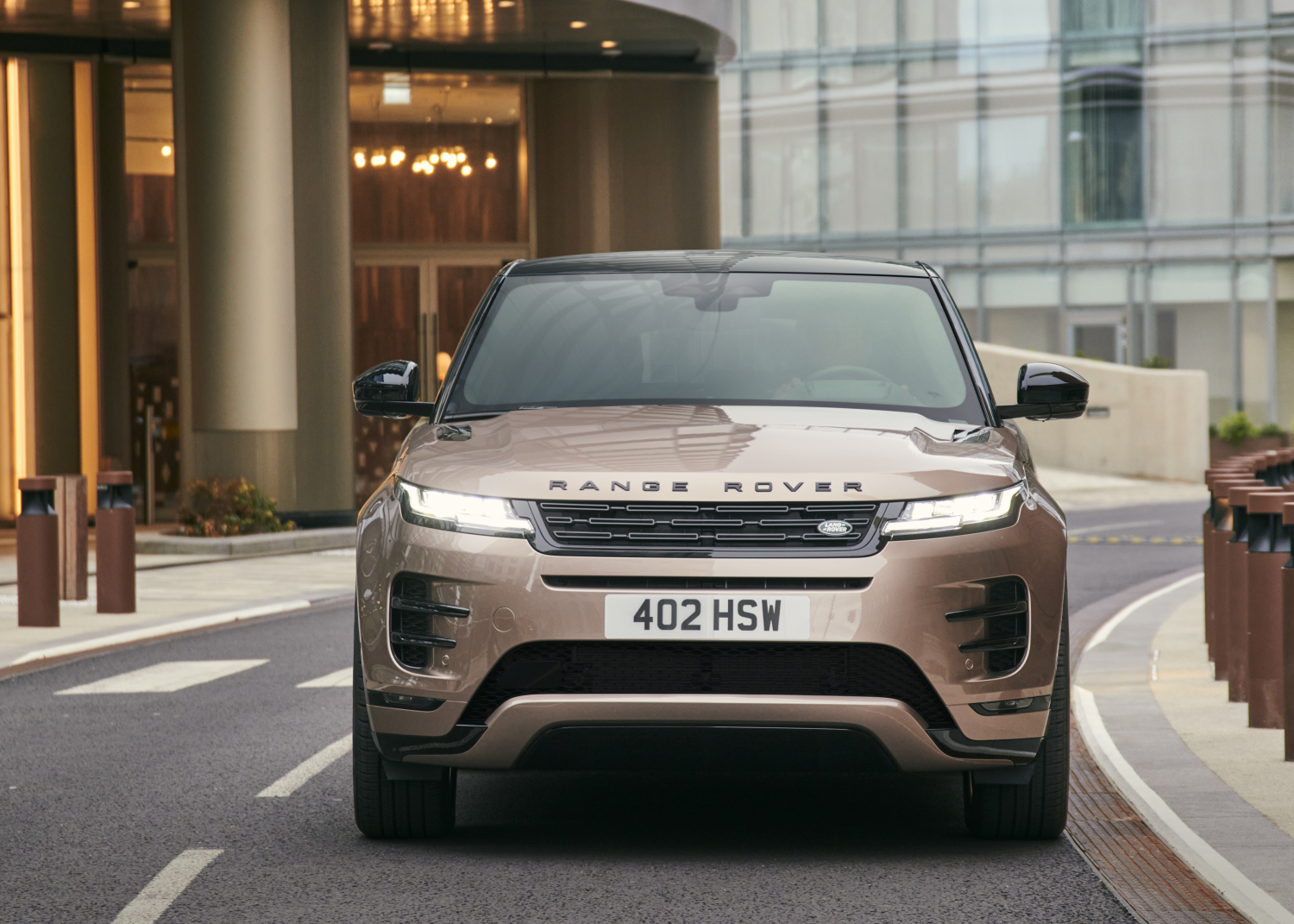 LOCATION - RANGE ROVER EVOQUE 24MY (DYNAMIC HSE)