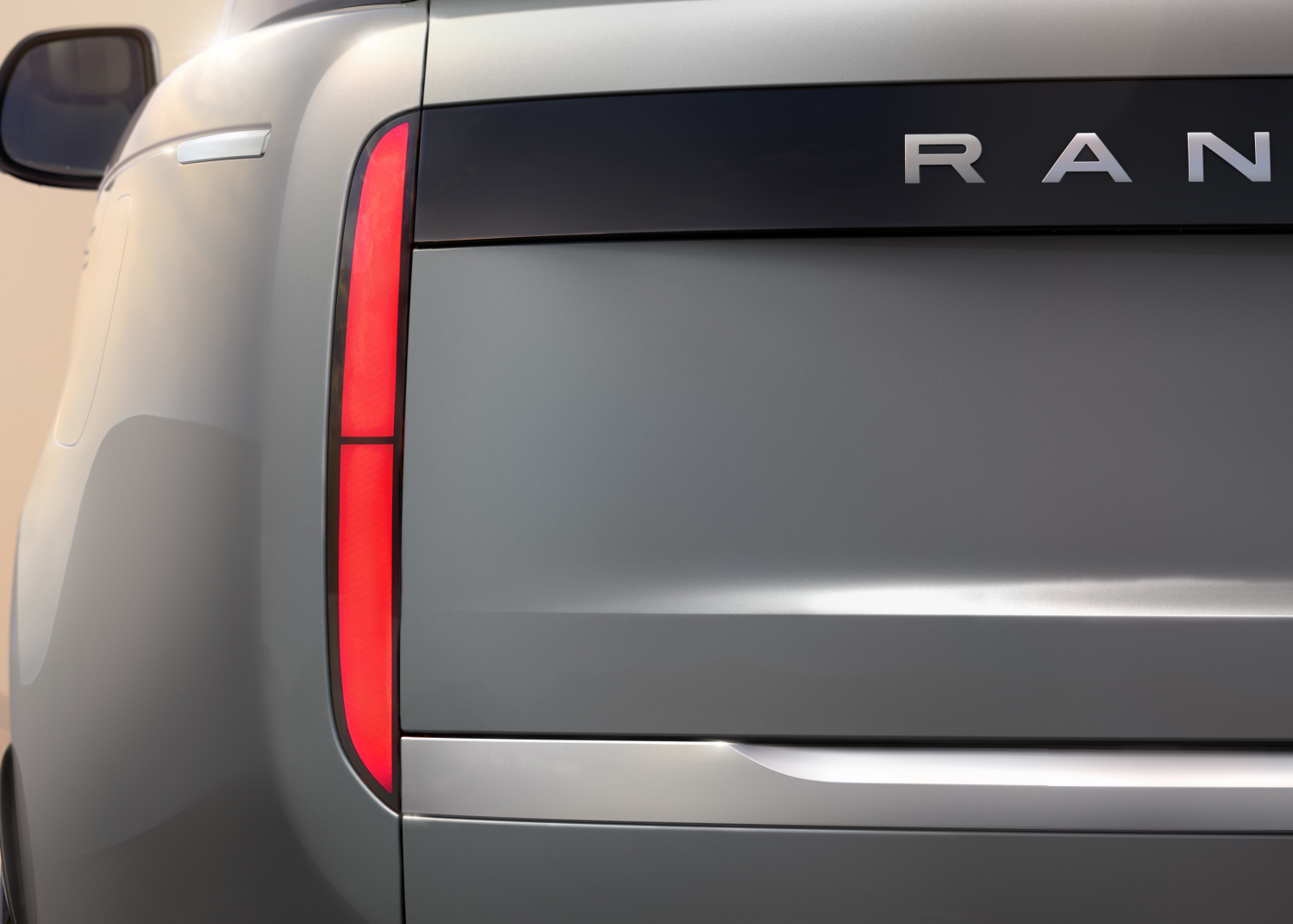 DETAIL IMAGE OF THE NEW RANGE ROVER ELECTRIC