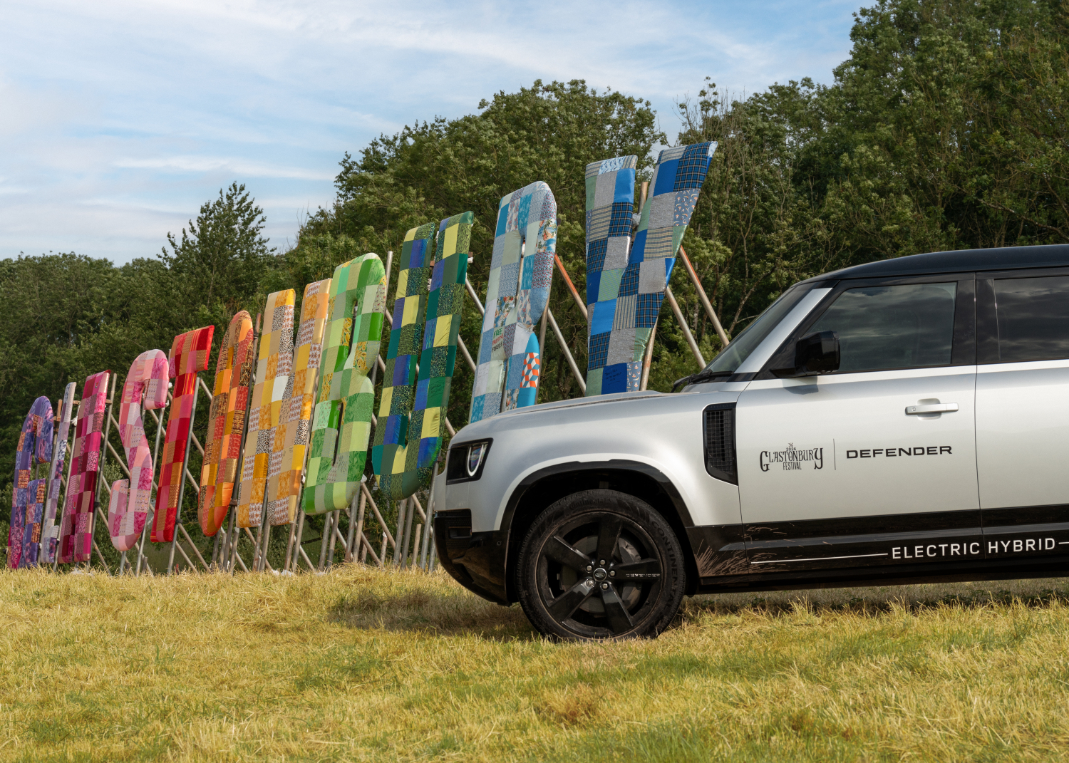 DEFENDER TEAMS UP WITH GLASTONBURY, LEADING THE WAY FOR ENVIRONMENTALLY CONSCIOUS FESTIVALS 