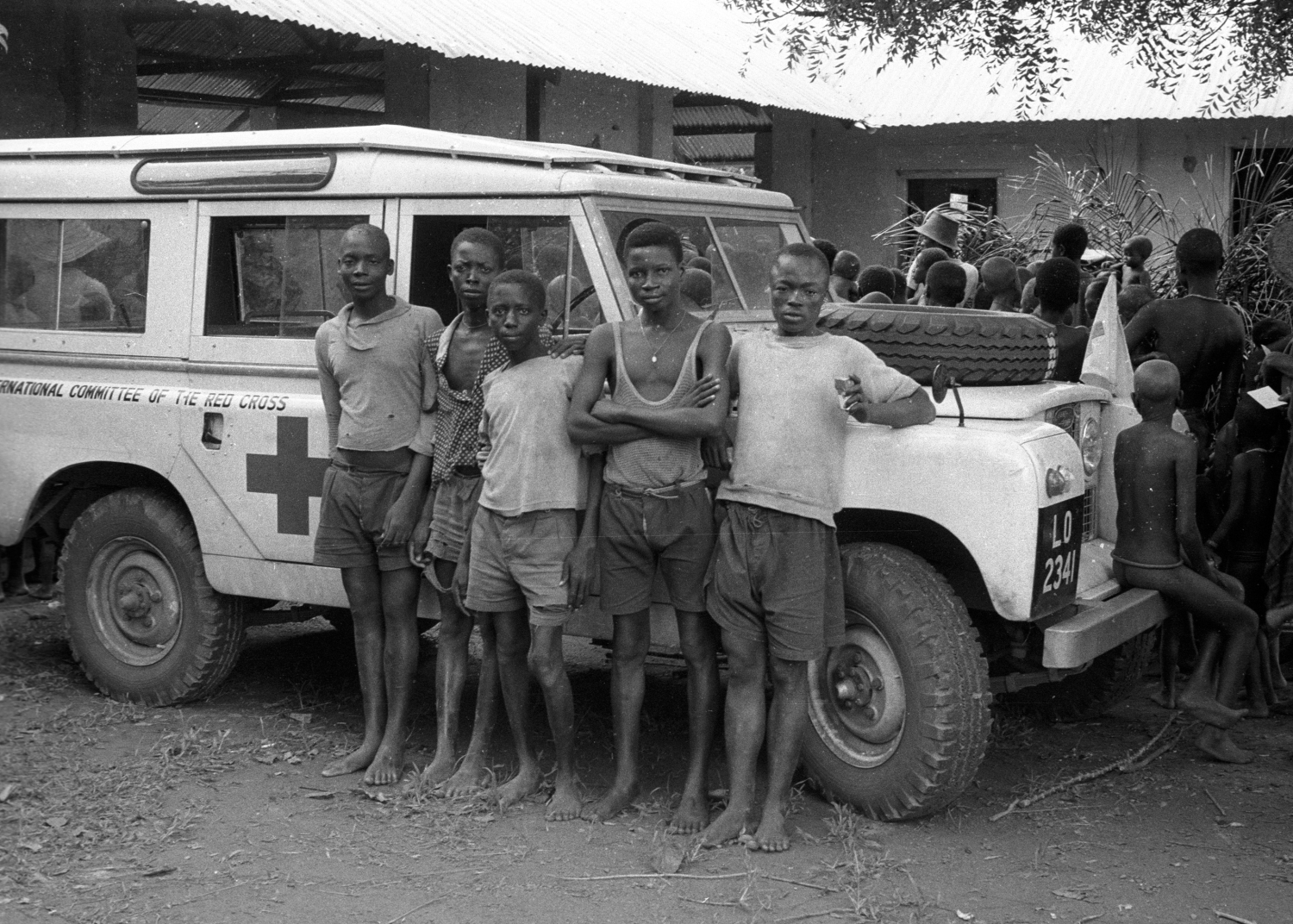DEFENDER MARKS 70 YEARS OF ITS LANDMARKDEFENDER MARKS 70 YEAR PARTNERSHIP WITH BRITISH RED CROSS