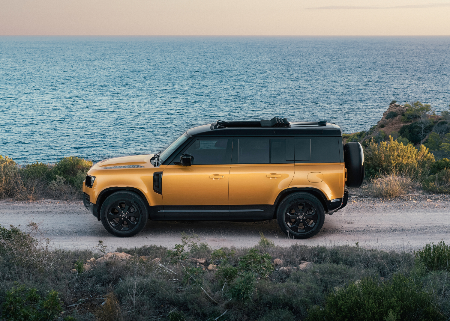 THE EXCLUSIVE DEFENDER EIVISSA EDITION - SUNRISE