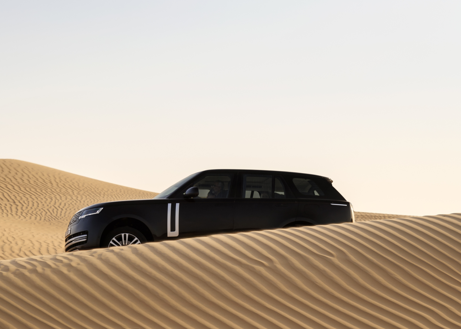 ANTICIPATED TO BE THE MOST CAPABLE ELECTRIC LUXURY SUV: RANGE ROVER ELECTRIC PROTOTYPES IN RIGOROUS HOT-WEATHER TESTING 