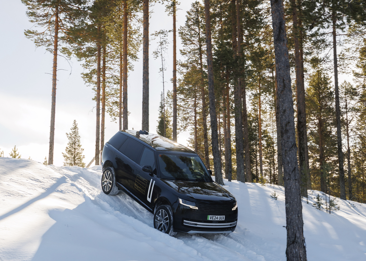 RANGE ROVER ELECTRIC WINTER TEST AND DEVELOPMENT