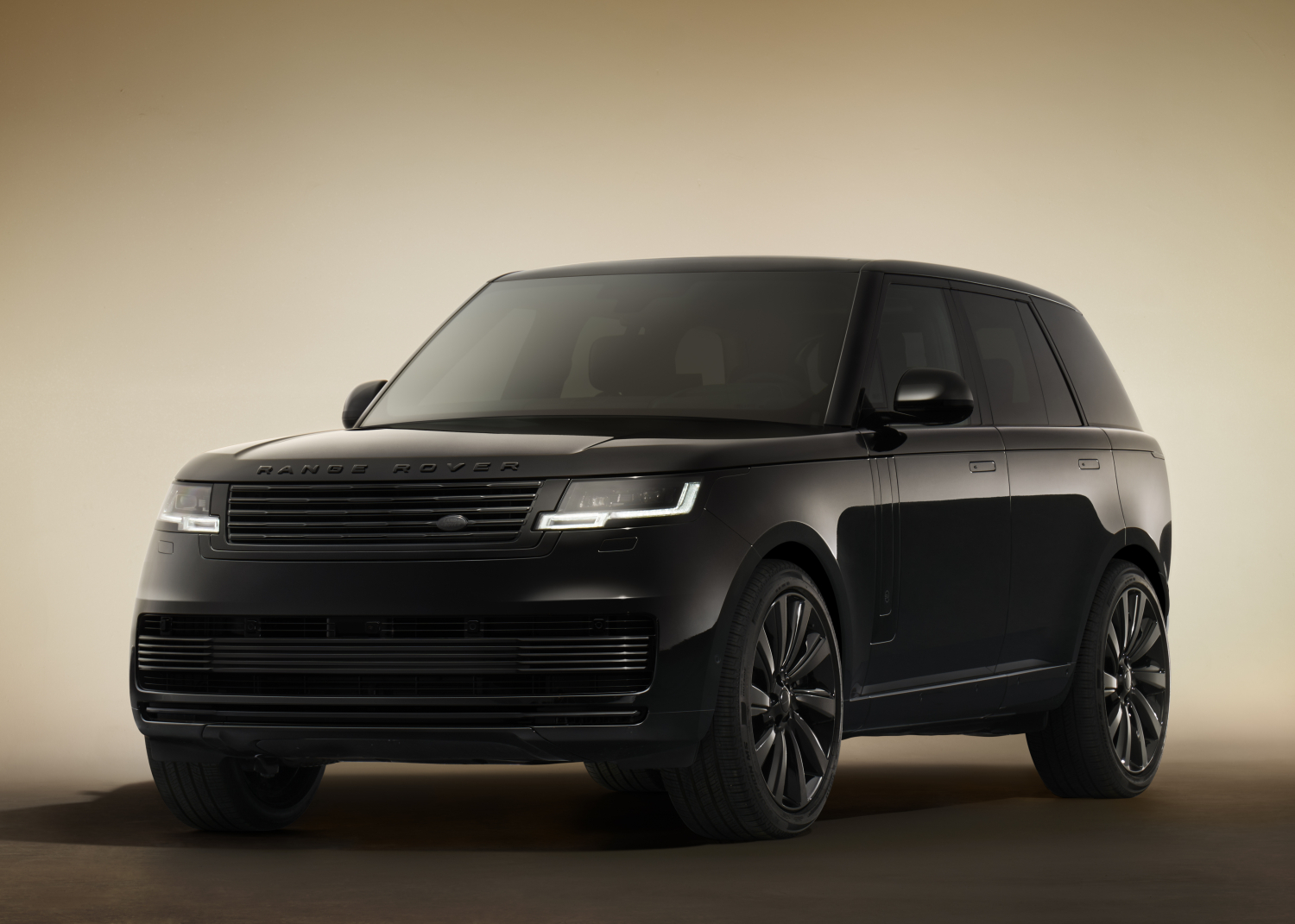 In anteprima la Range Rover SV Black