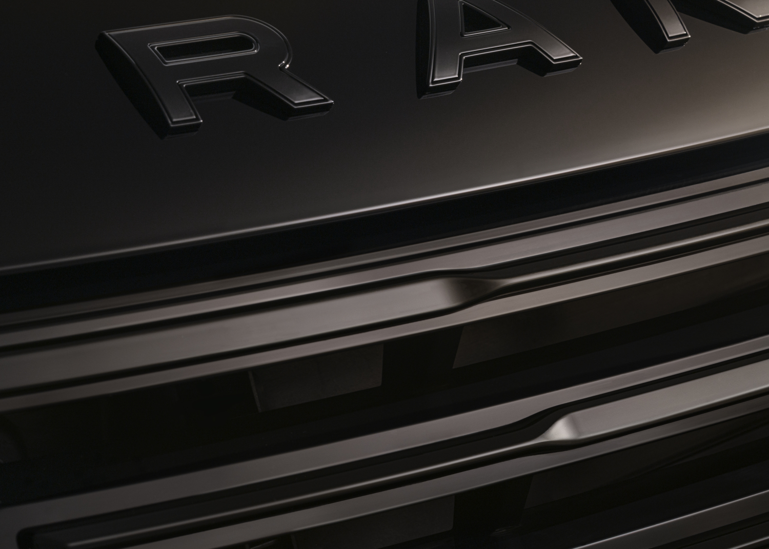 INTRODUCING RANGE ROVER SV BLACK