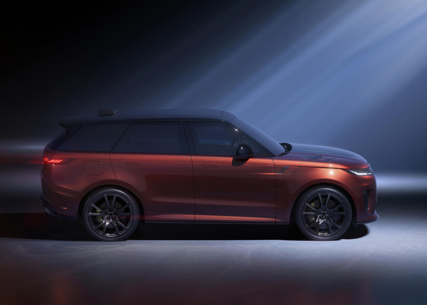 RRS_SV_Carbon_Side_On_16x9_8K_SH004_PR