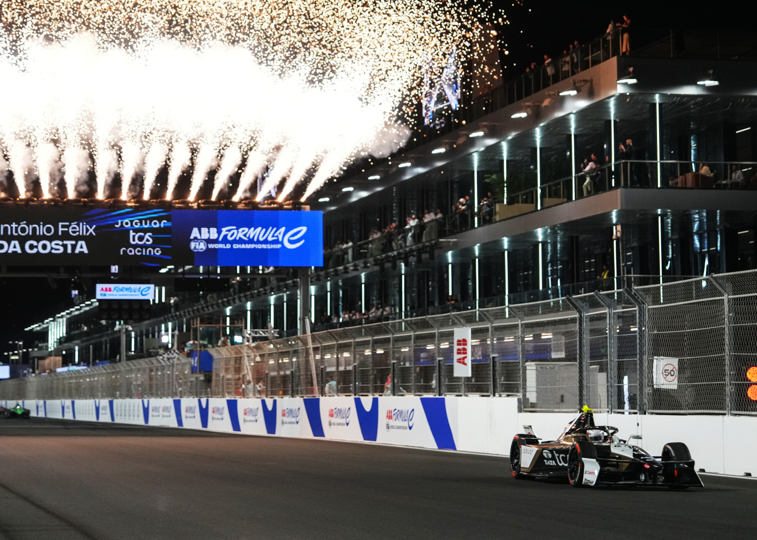 R5Jeddah_JaguarTCSRacing_JeddahEPrix_140226