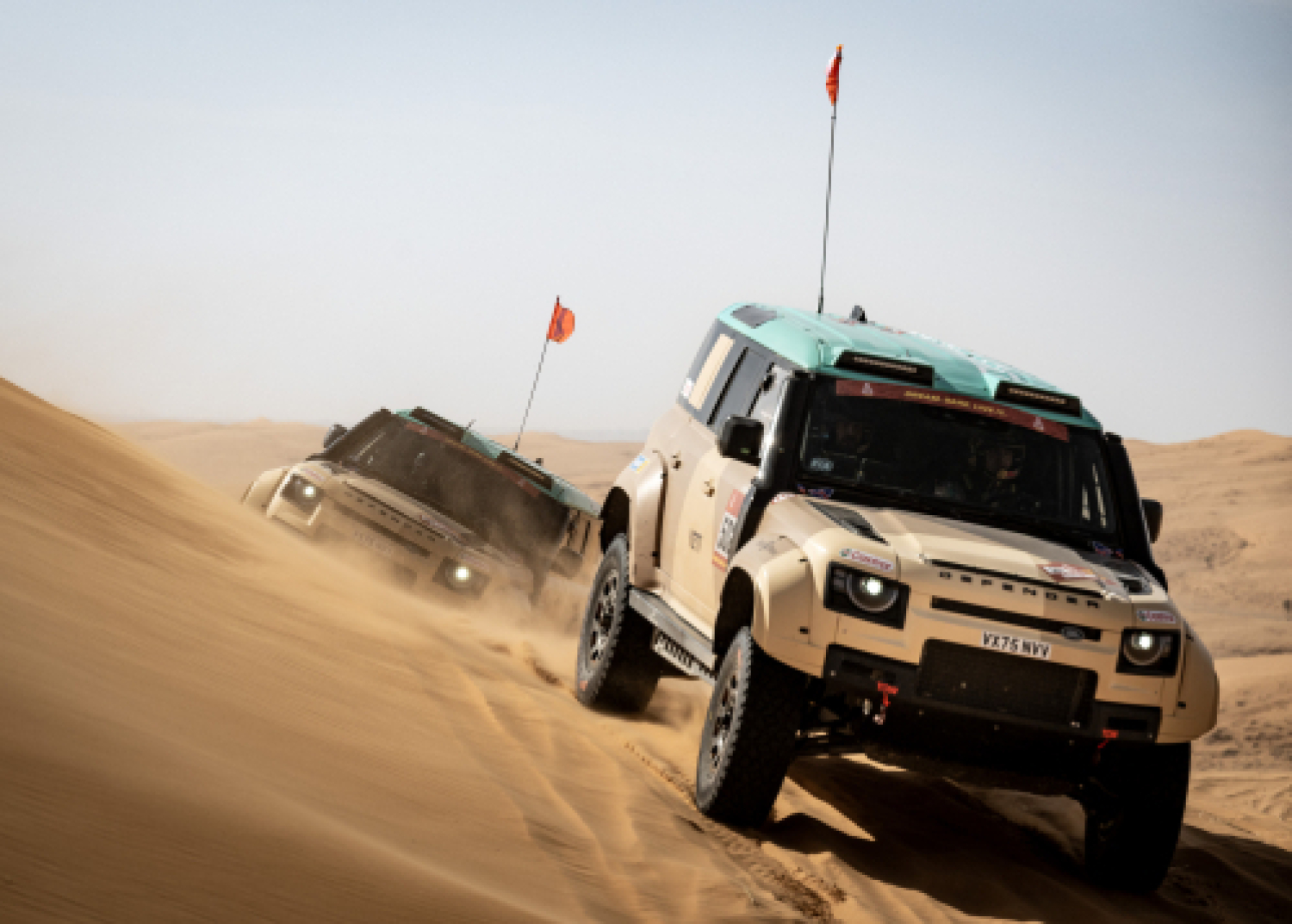 DEFENDER RALLY PROSEGUE SULL’ONDA DELLA STORICA VITTORIA ALLA DAKAR CON TRE VETTURE AL VIA DEL BP ULTIMATE RALLY-RAID PORTUGAL 