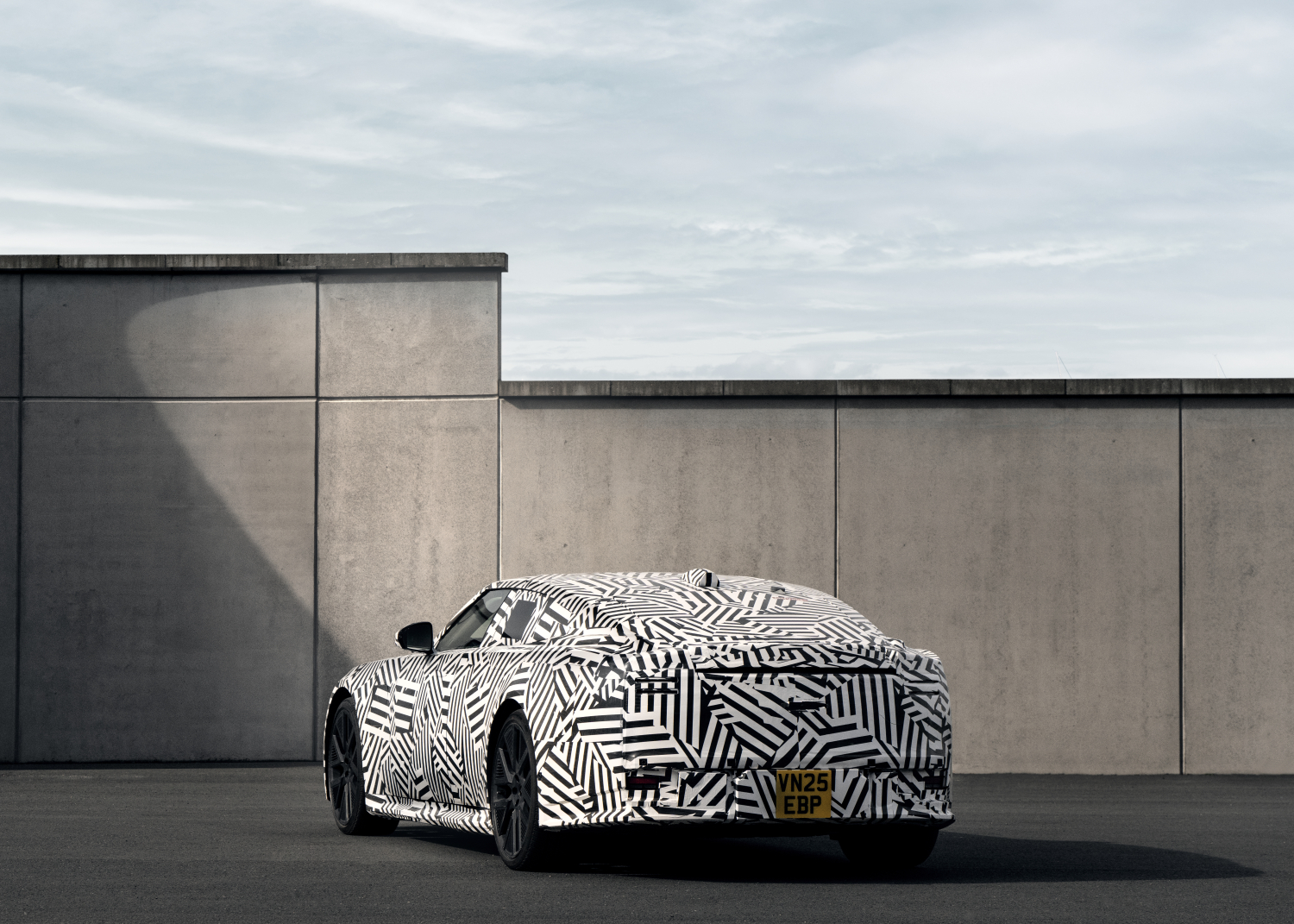 IMAGES - NEW LUXURY GT DRIVES LIKE A TRUE JAGUAR