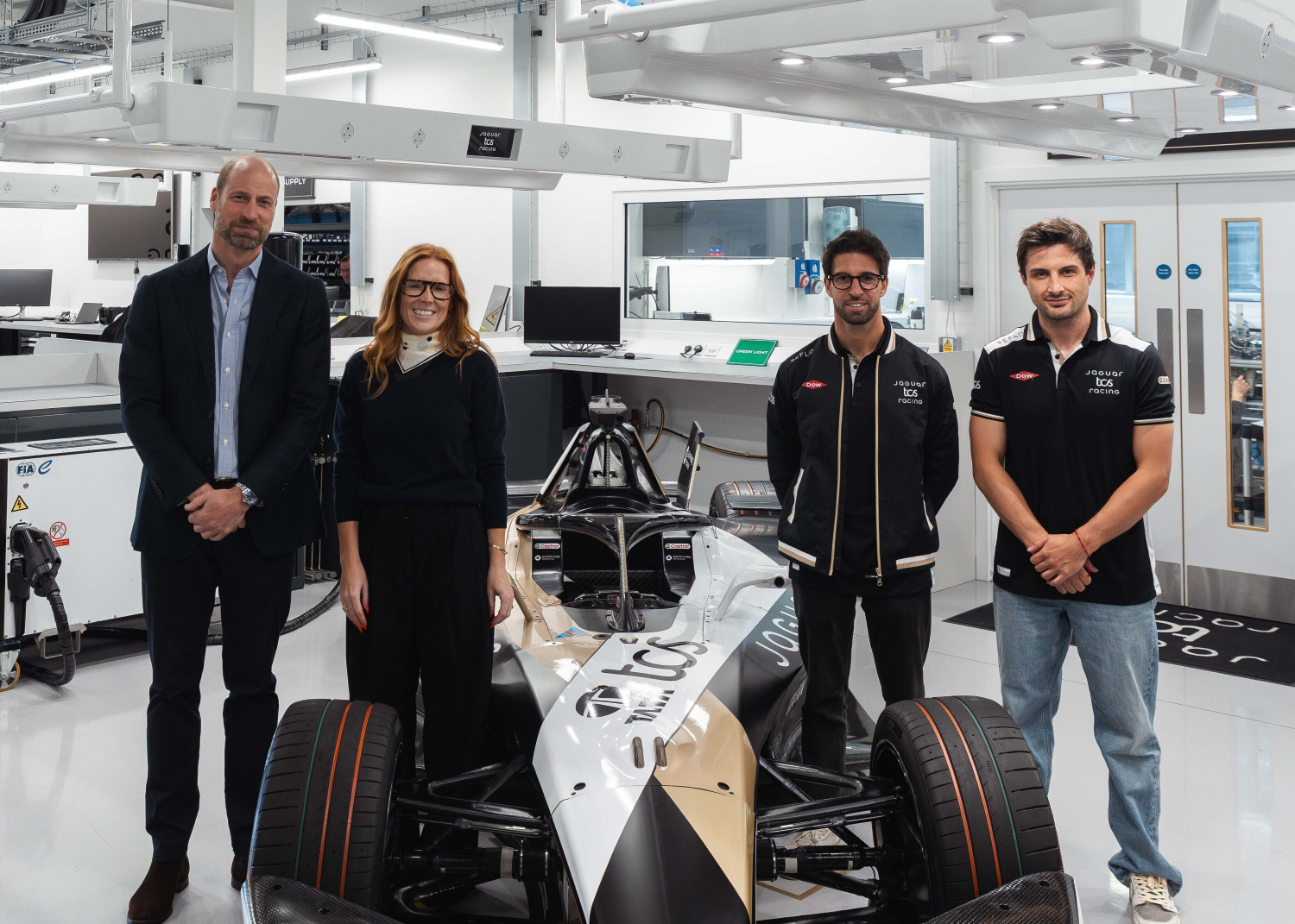 J_TCS_Racing_HRH_Visits_Jaguar_TCS_Racing_Headquarters_230426_001
