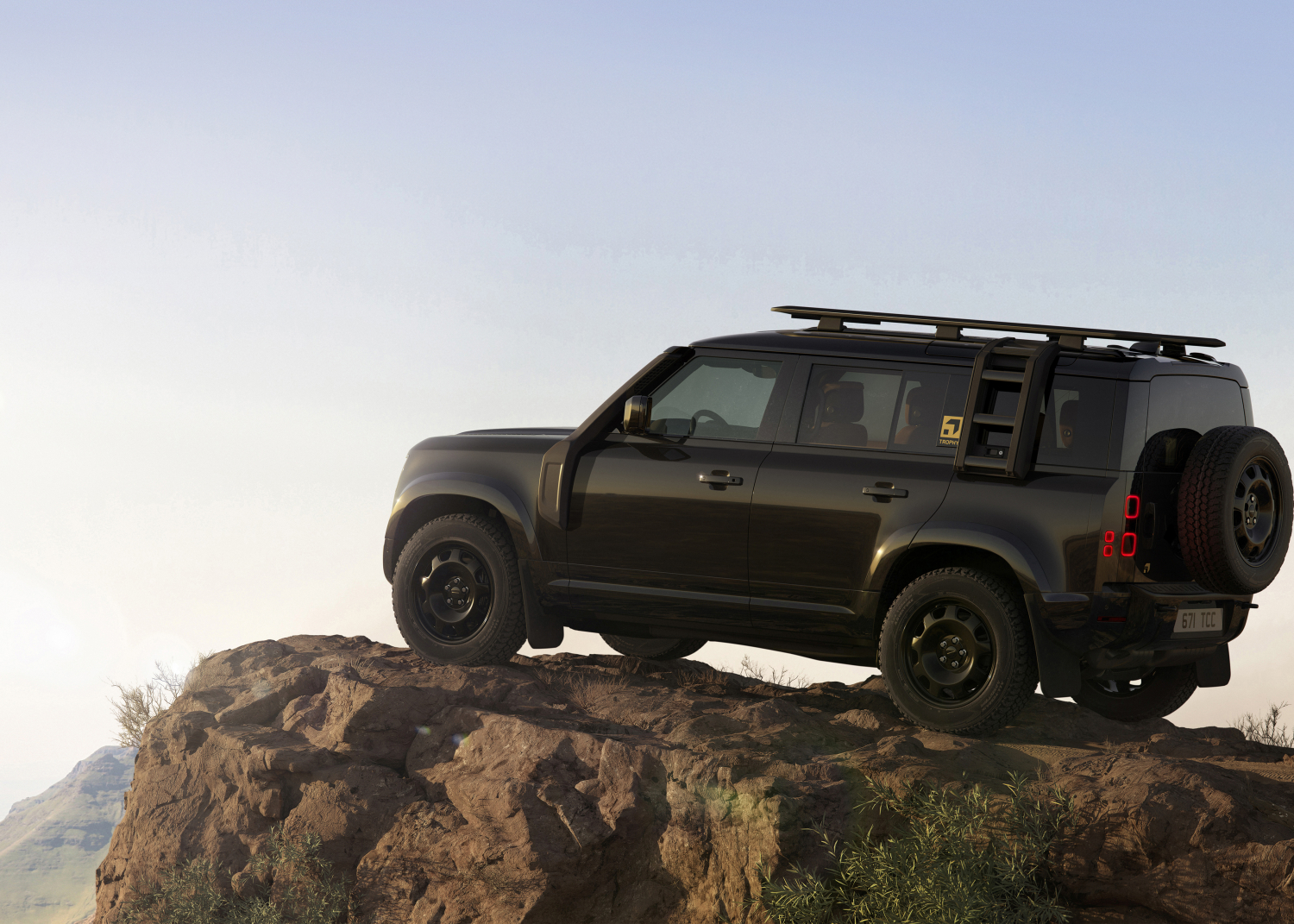 DEFENDER TROPHY EDITION - SANTORINI BLACK